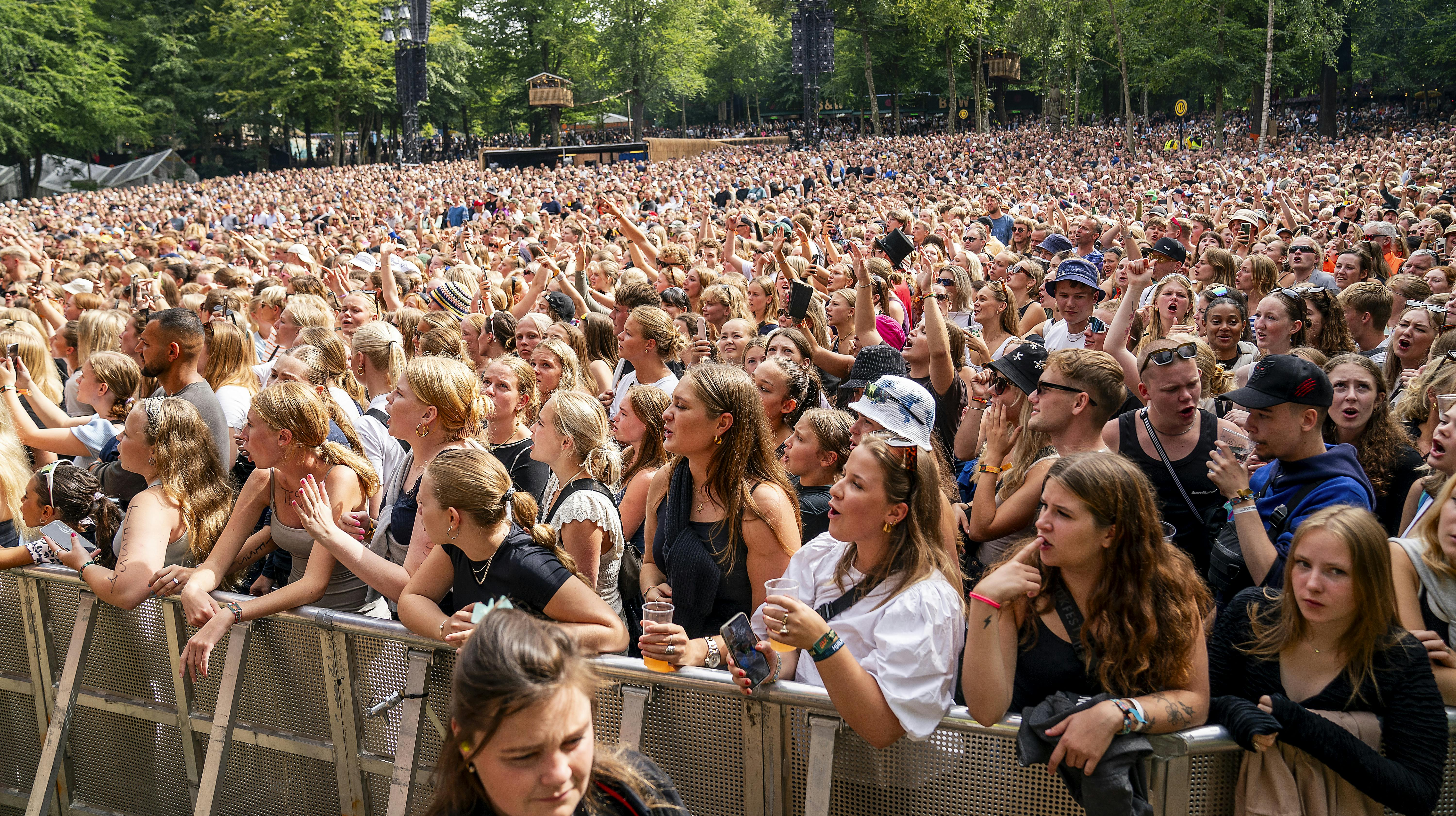 Smukfest er i fuld gang - men det er flere tyveknægte også. Politiet anholdt fire på campingområdet torsdag.