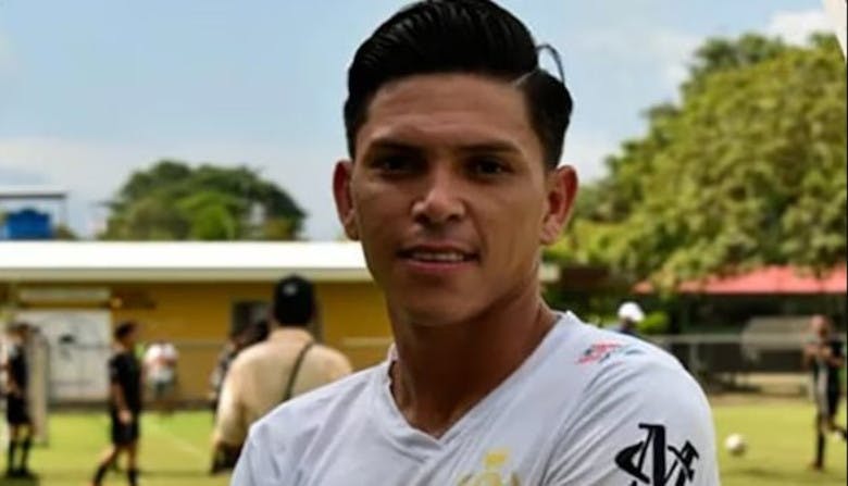 Jesus Lopez Ortiz blev dræbt af en krokodille, da han hoppede i vandet i Costa Rica.