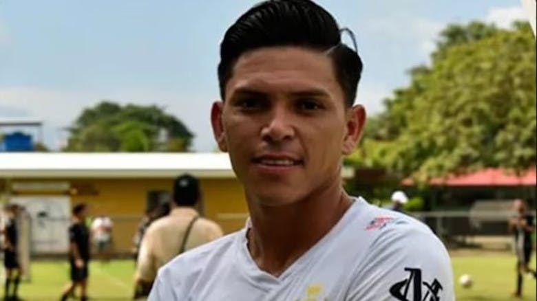 Jesus Lopez Ortiz blev dræbt af en krokodille, da han hoppede i vandet i Costa Rica.