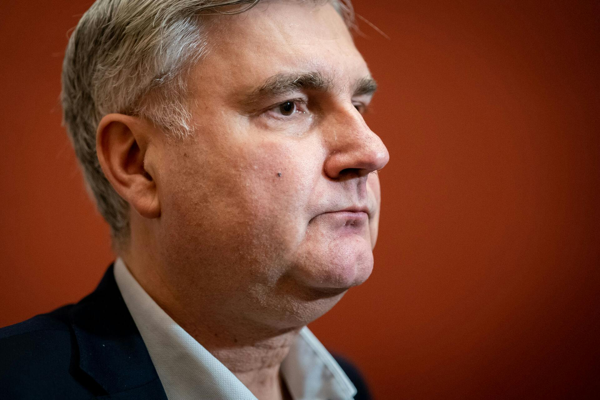 Peter Seier Christensen fra Nye Borgerlige udtaler sig efter Mikkel Bjørns exit fra partiet på Christiansborg, tirsdag den 24. januar 2023. (Foto: Ida Marie Odgaard/Ritzau Scanpix)