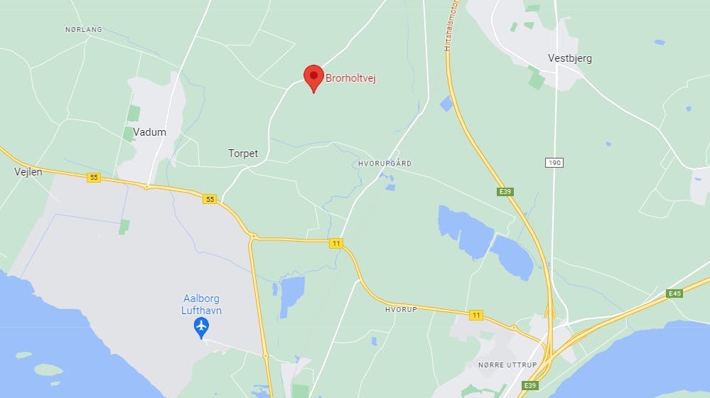 Som beboer eller trafikant i området syd for Vadum vil man opleve massiv polititilstedeværelse de næste mange timer