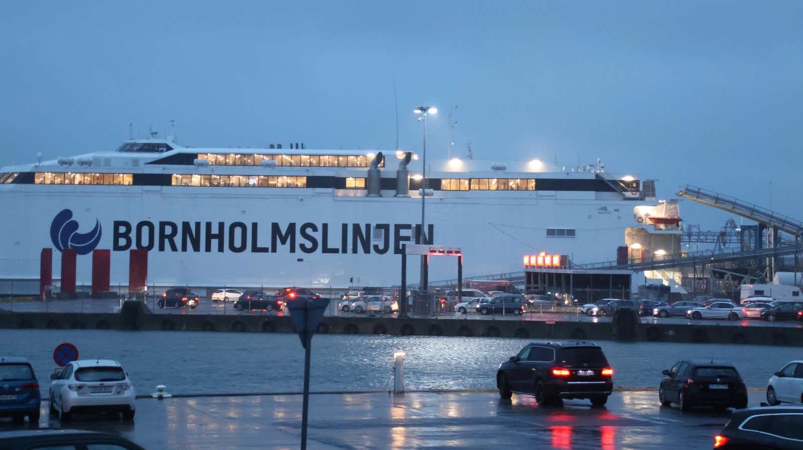 Bornholmslinjen ligger stille søndag aften. 