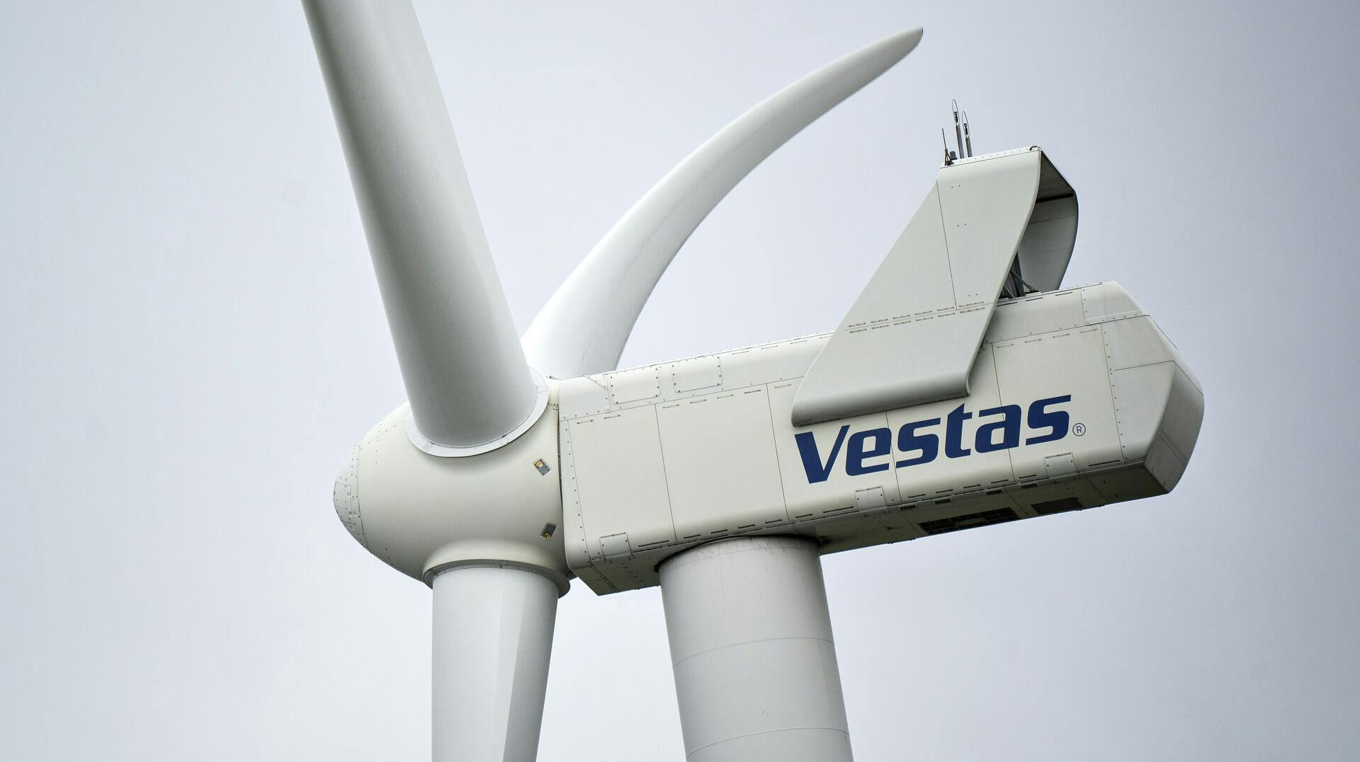 Vestas vindmølle med logo på nacellen nær Brønderslev, tirsdag den 30. marts 2021.