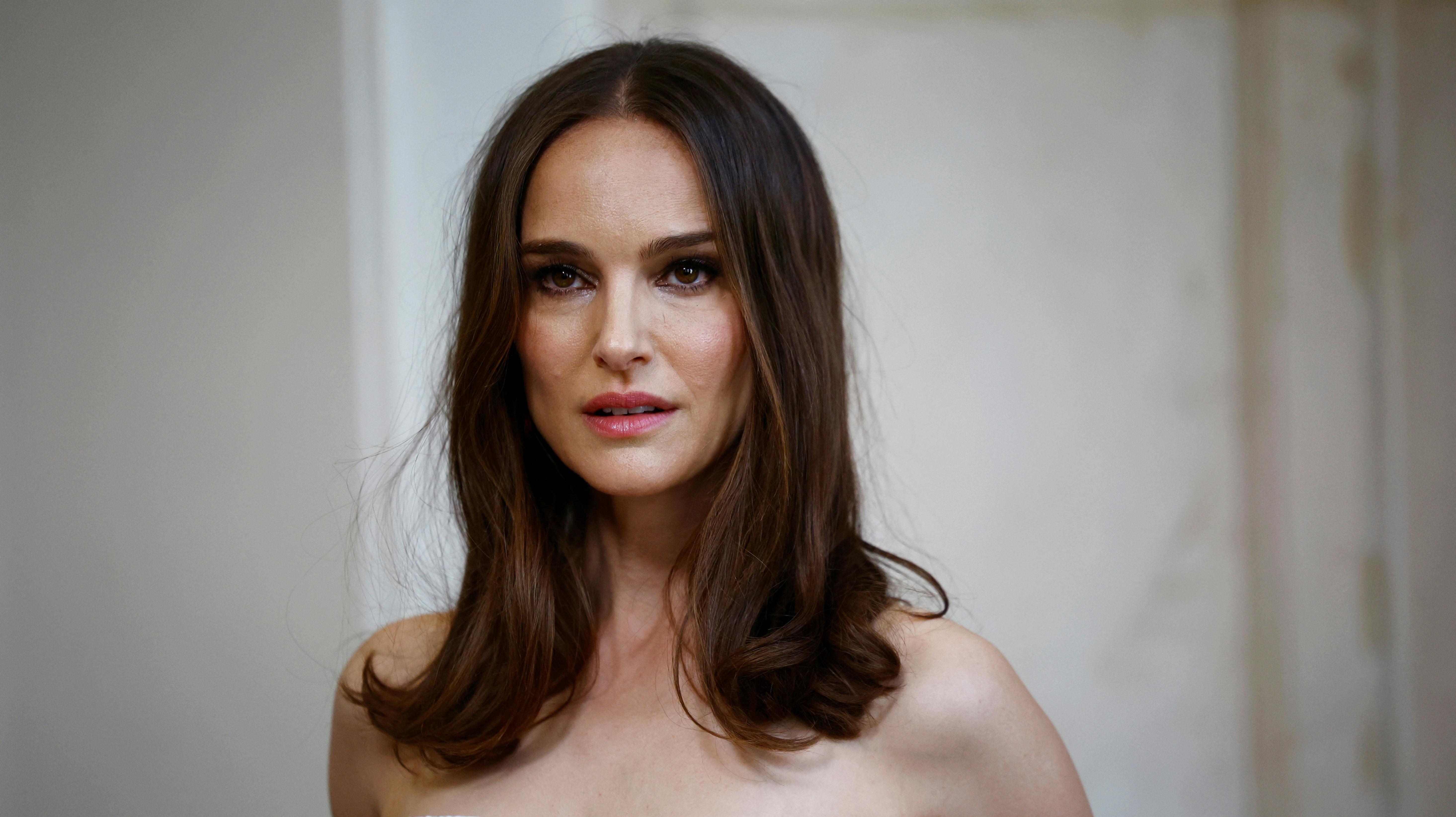 Natalie Portman poses during a photocall before Dior Haute Couture Fall/Winter 2023-2024 collection show in Paris, France, July 3, 2023. REUTERS/Sarah Meyssonnier