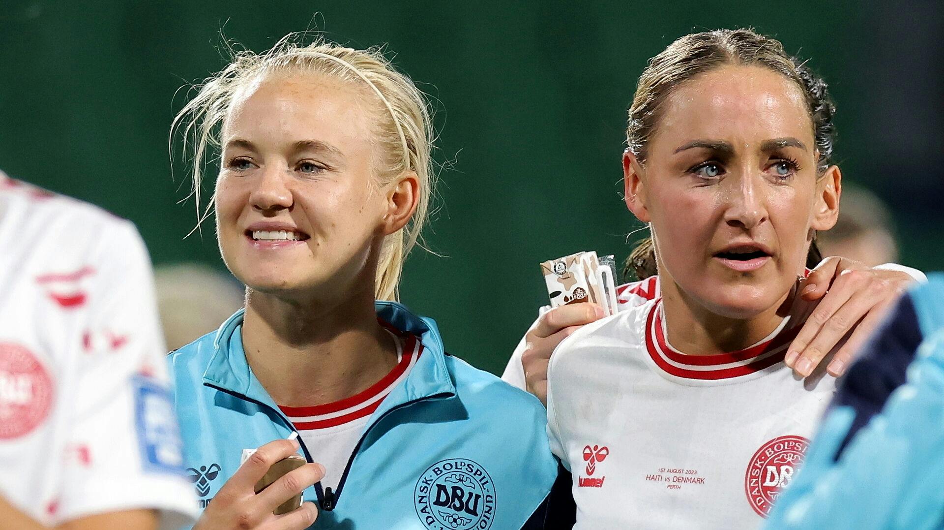 Pernille Harder (tv.) og Sanne Troelsgaard (th.) står over for en svær opgave mod Australien.