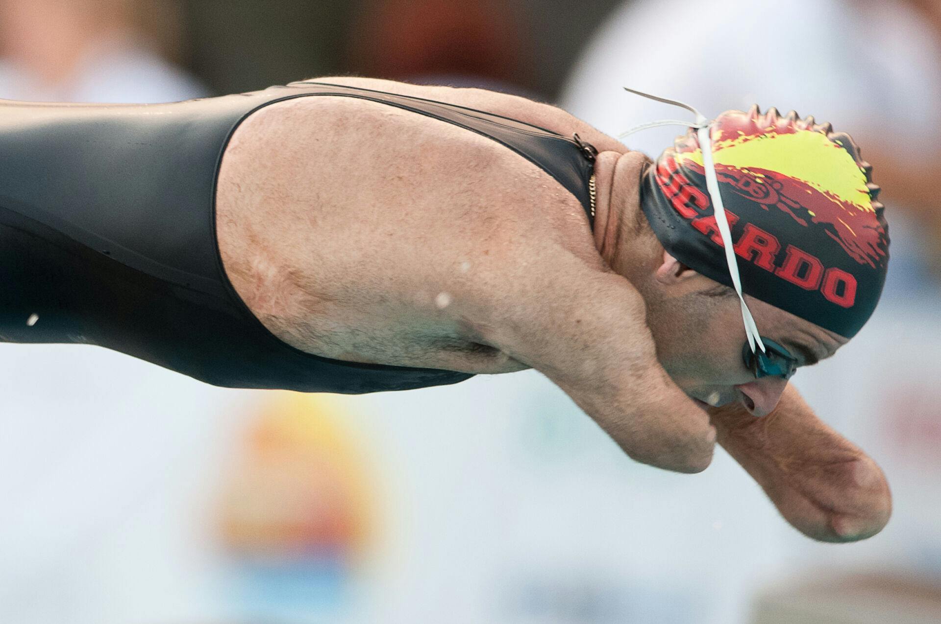 Ricardo Ten Argiles, from Spain, competes in the men's 4 x 50 meter freestyle at the Rio 2009 International Paralympic Swimming World Championship in Rio de Janeiro, Monday, Nov. 30, 2009. (AP Photo/Felipe Dana)