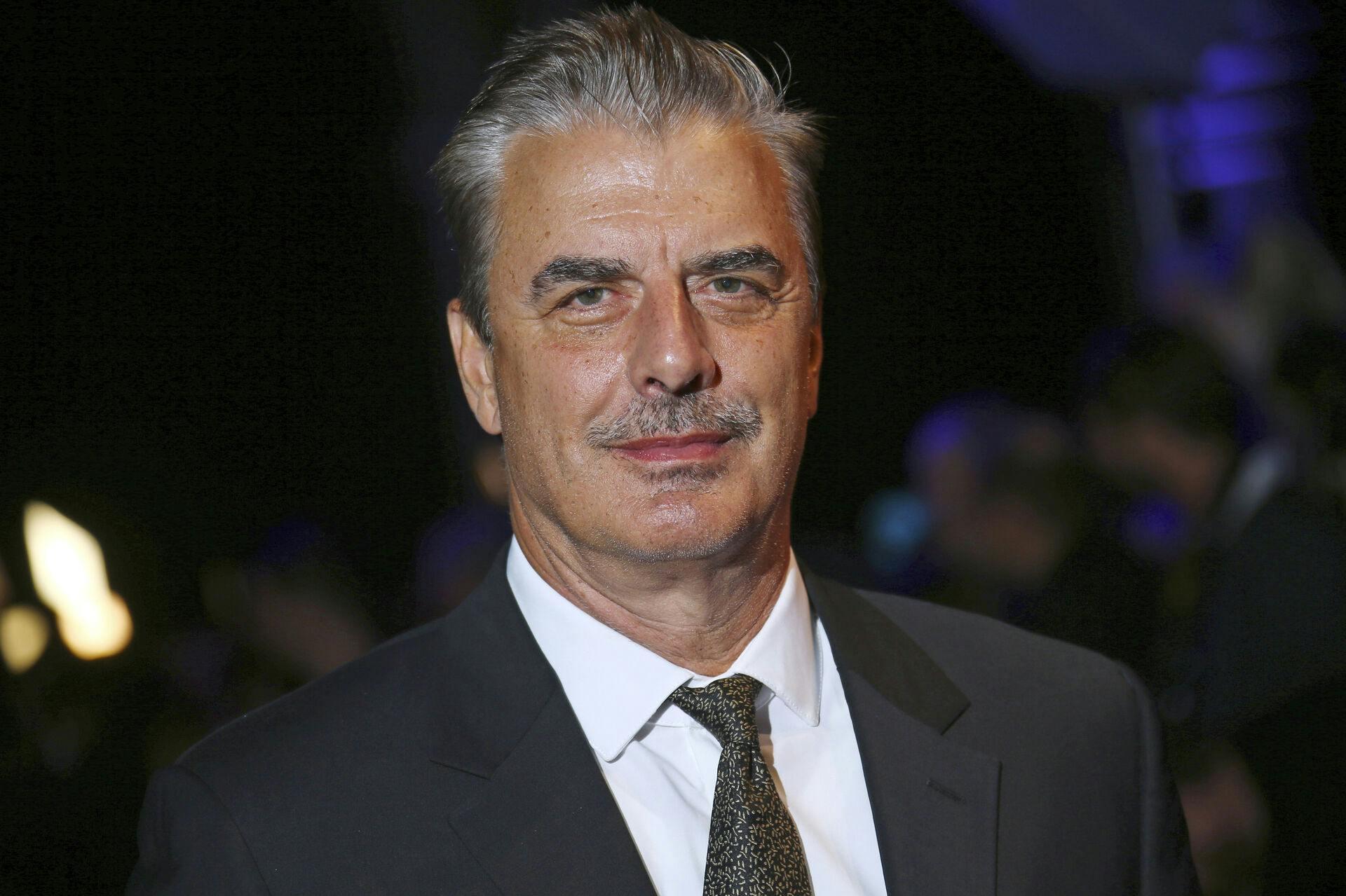 Chris Noth afslører, at han har været sin kone utro.