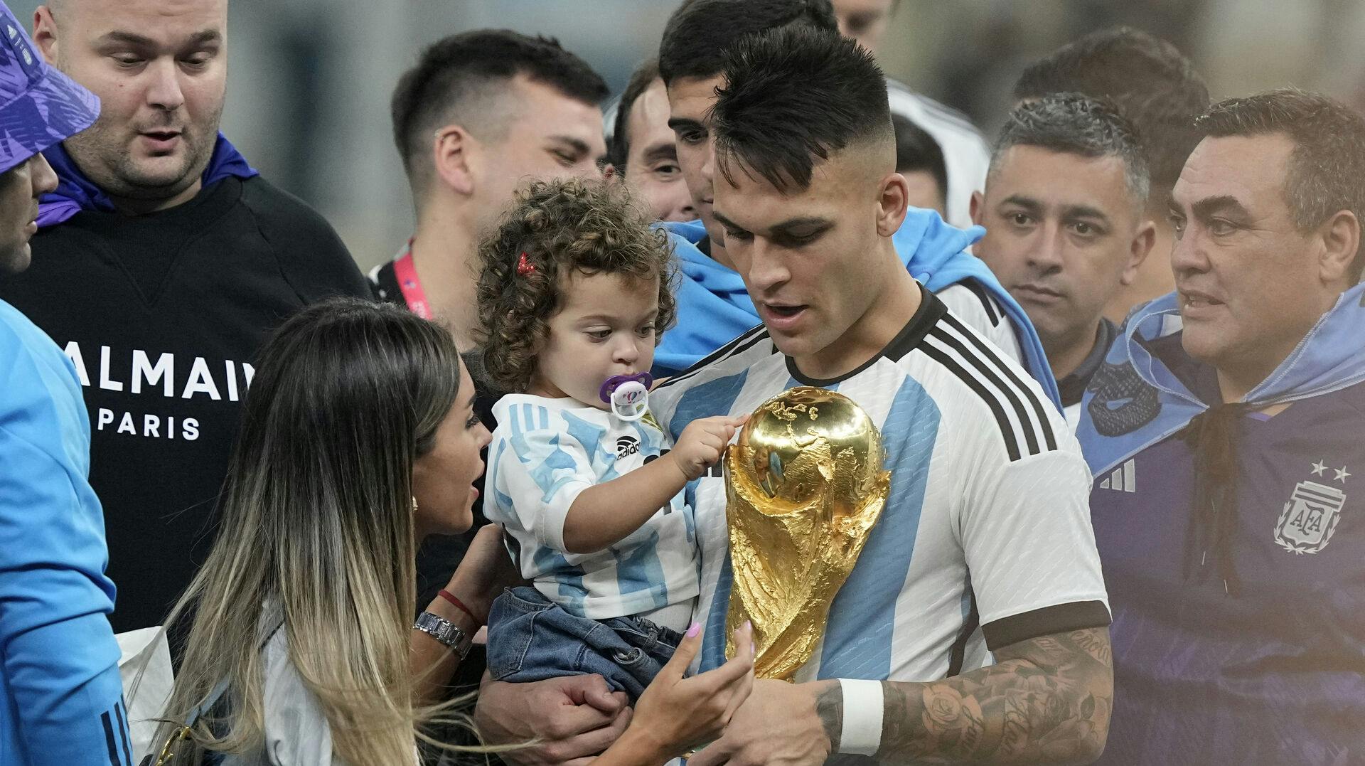 Lautaro Martinez vandt i december VM-guld med Argentina. I maj blev han gift med Agustina Gandolfo og nu er ægteparret blevet forældre for anden gang.