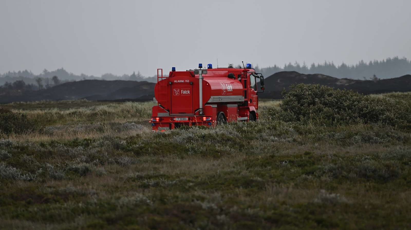 Naturbranden opstod tirsdag eftermiddag på en skråning ved Kystvejen nær den nordjyske landsby Vangså syd for Klitmøller.