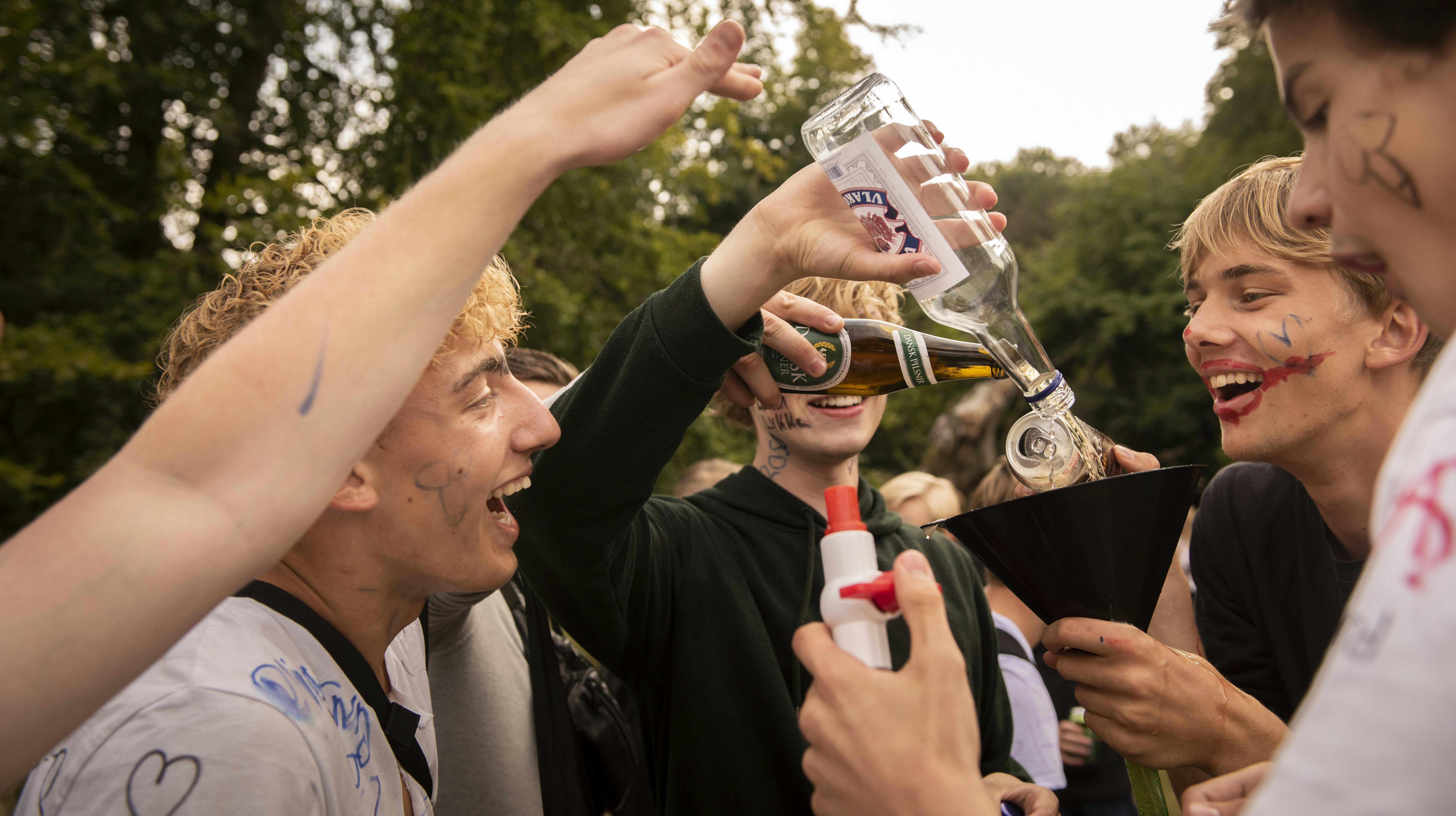 Puttefester i parker er et tilbagevendende fænomen. Foreningen Danske Gymnasier advarer om gruppepres og manglende opsyn til festerne. (Arkivfoto).