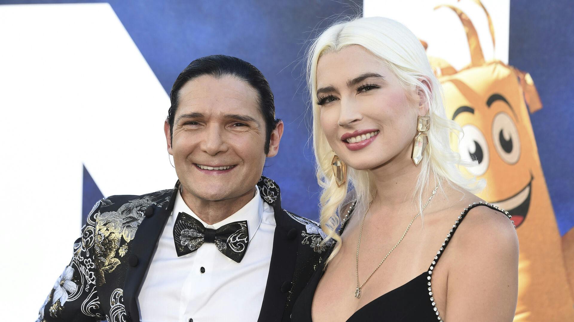 Corey Feldman og Courtney Anne Mitchell har kastet håndklædet i kærlighedsringen.