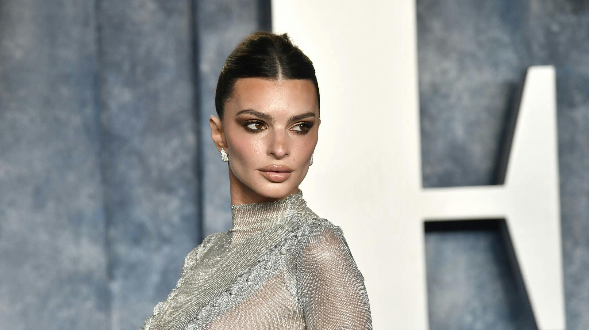 Emily Ratajkowski arrives at the Vanity Fair Oscar Party on Sunday, March 12, 2023, at the Wallis Annenberg Center for the Performing Arts in Beverly Hills, Calif. (Photo by Evan Agostini/Invision/AP)
