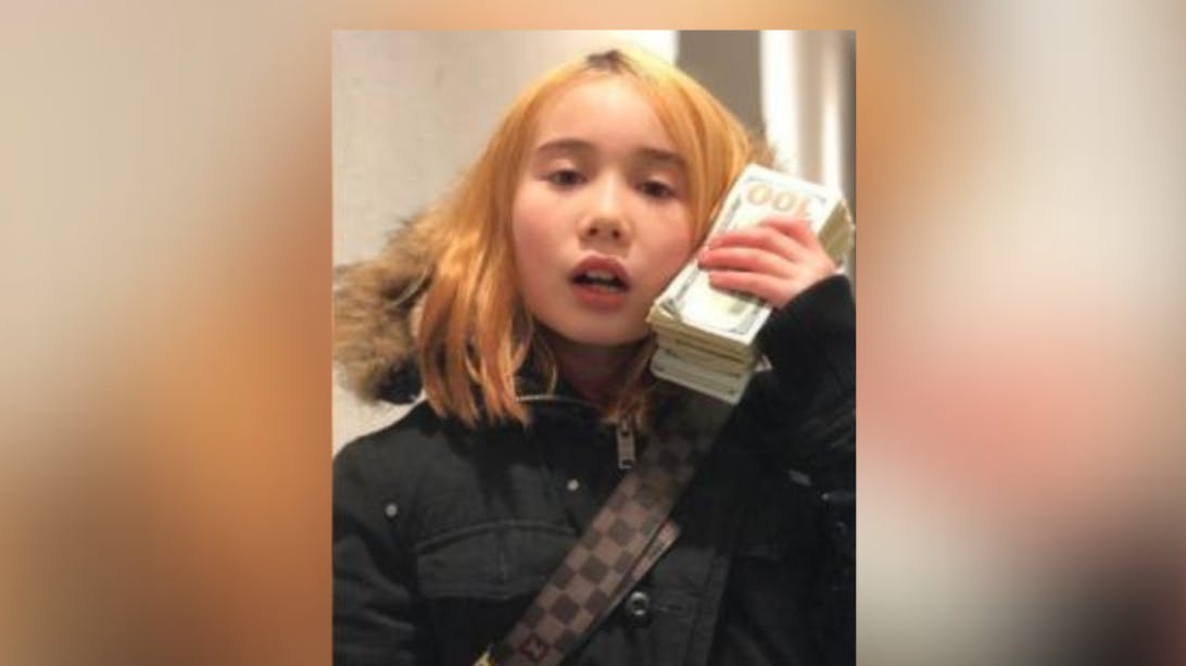 Onlinesensationen Lil Tay er død, meddeler familien.