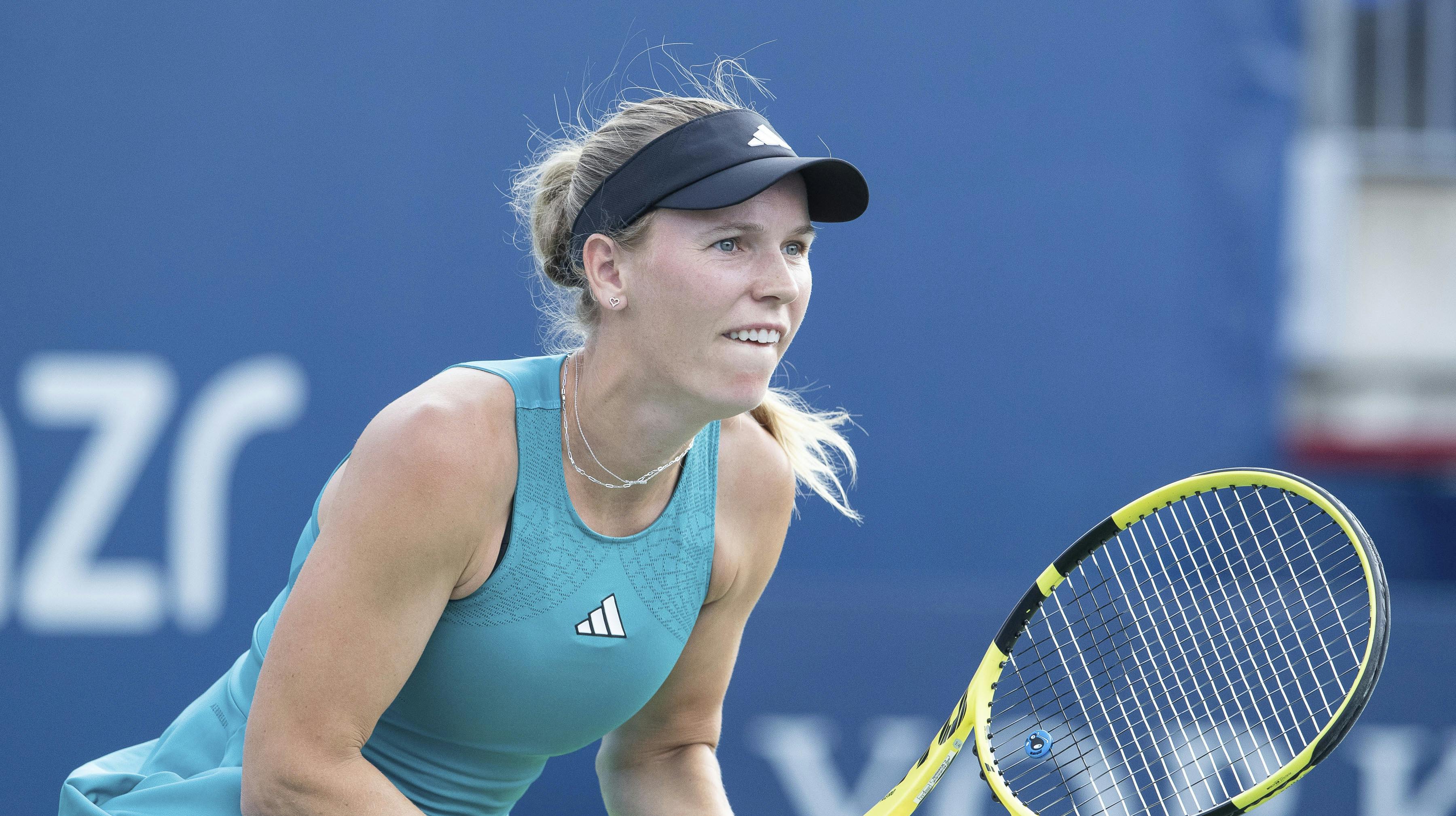 Caroline Wozniacki tabte i to sæt til tjekken Marketa Vondrousova.