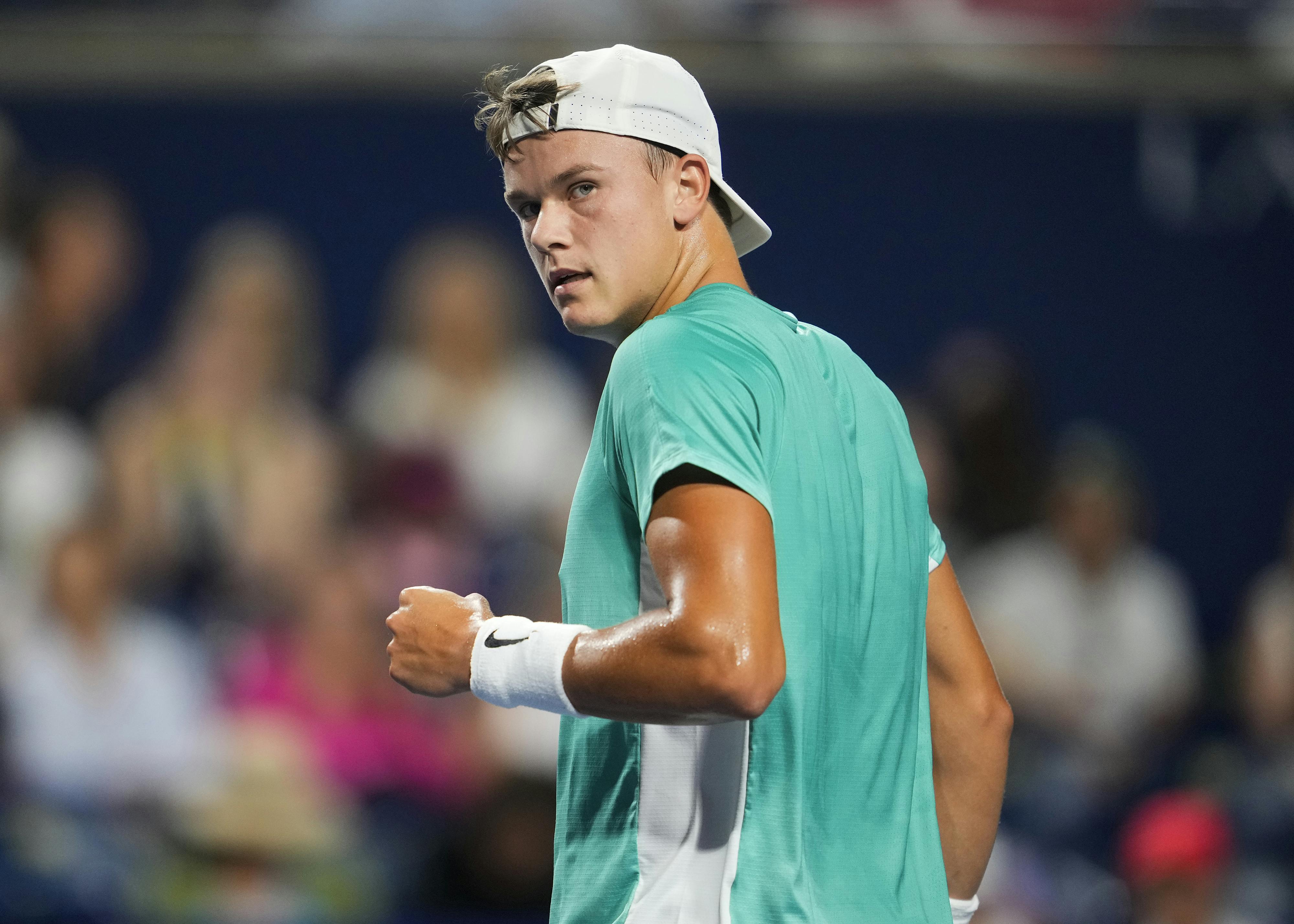 Holger Rune tabte i sin første kamp ved ATP-turneringen i Toronto til Marcos Giron fra USA. -
