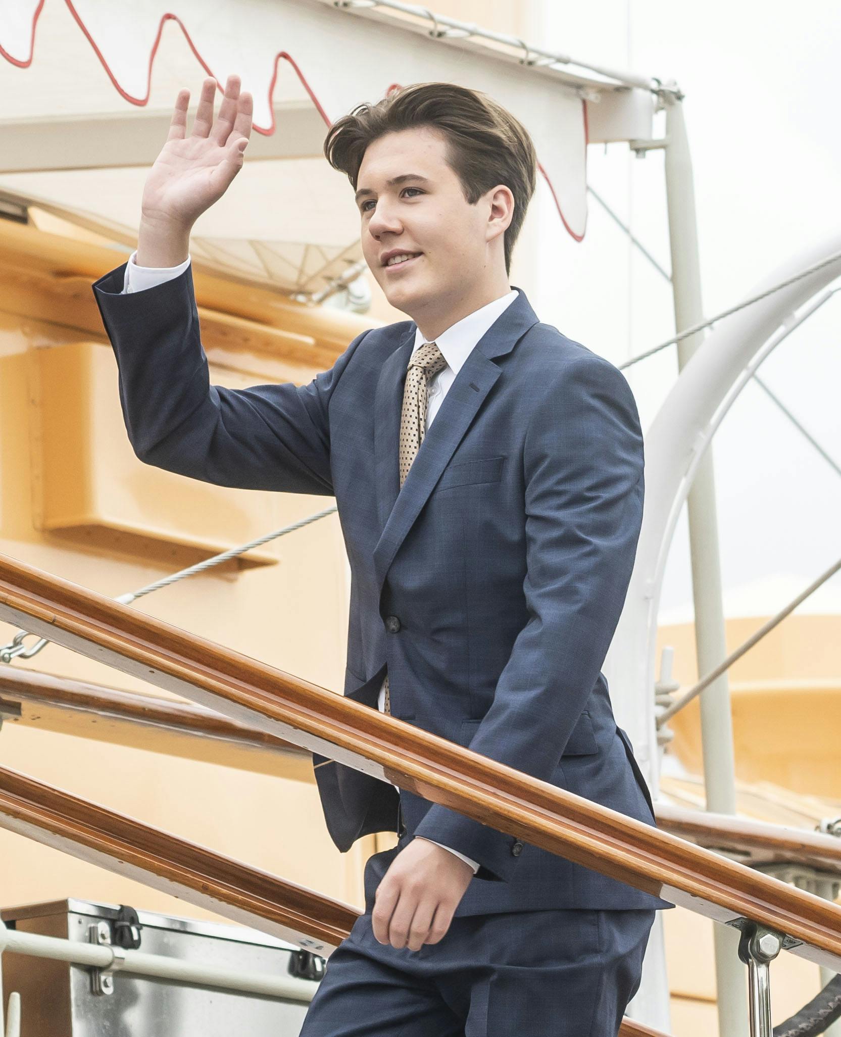 POOL 9 AOPGAVE: Gæster og de kongelige ankommer til frokost på Dannebrog. Her er det kronprins Frederik, kronprinsesse Mary, prins Christian, prins Vincent og prinsesse Josephine.STED: Amaliehave kajenJOURNALIST: Tanja Larsen, Ulrik Ulriksen og Laura HansenFOTOGRAF: Hanne JuulDATO: 20220911