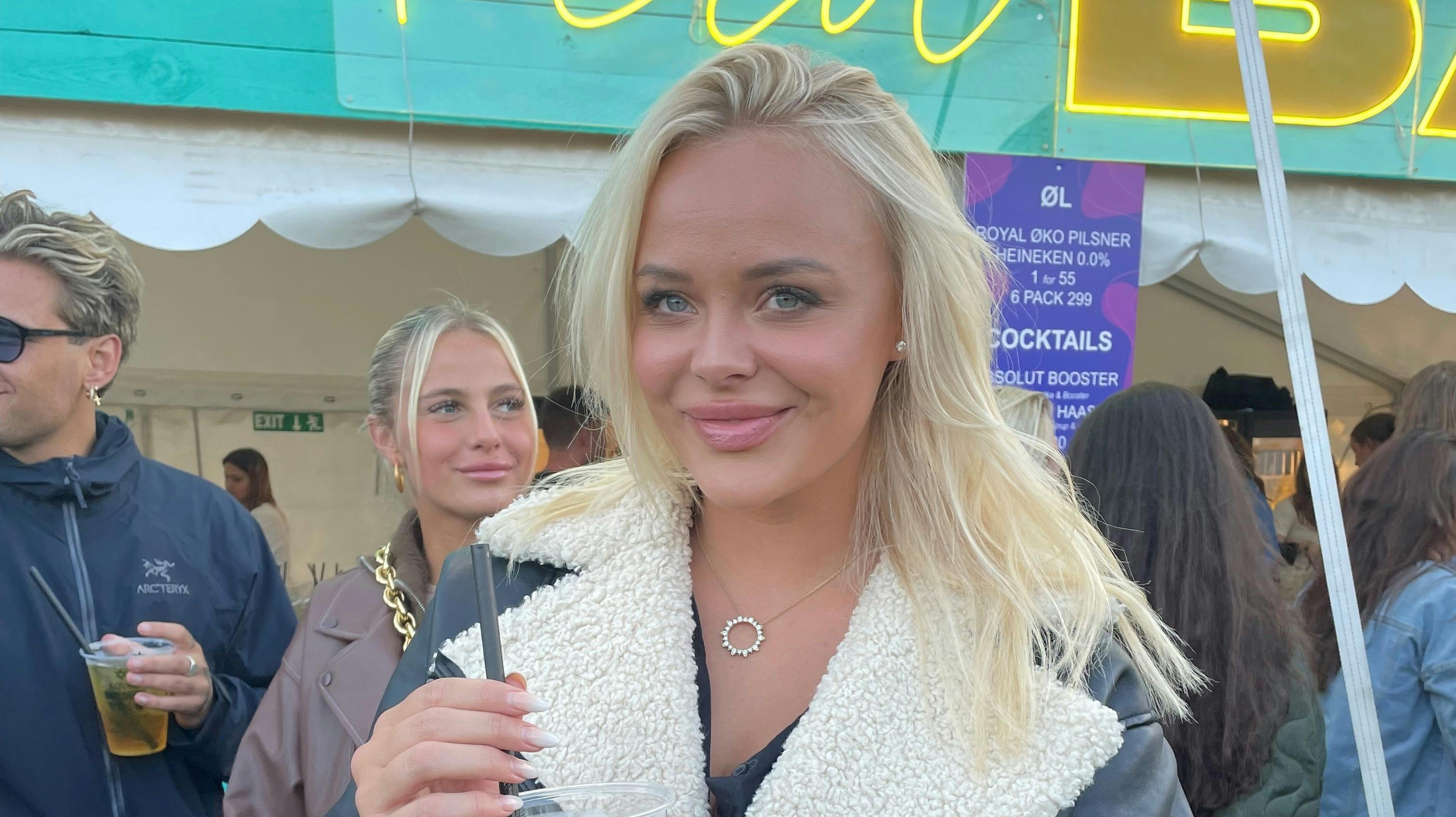 Humøret var højt, da SE og HØR mødte Elvira og venner på den københavnske festival AiaSound.