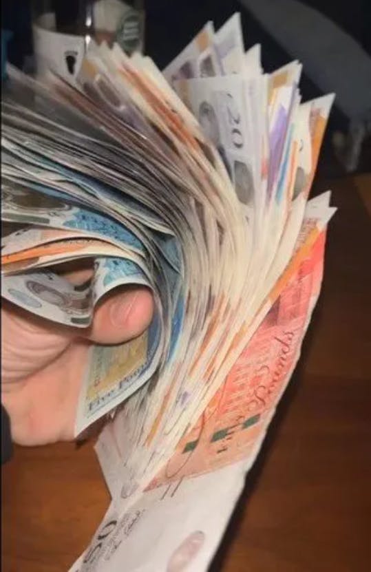 Den 20-åriges penge fra "natarbejdet". Nu skal han tilbringe mange, mange nætter i fængslet.