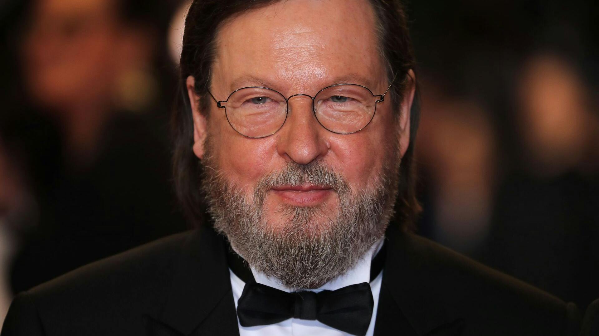 Lars von Trier søger en kæreste. Det afslører han på Instagram, hvor han har lagt en "gammeldags kontaktannonce" op med informationer om sig selv.