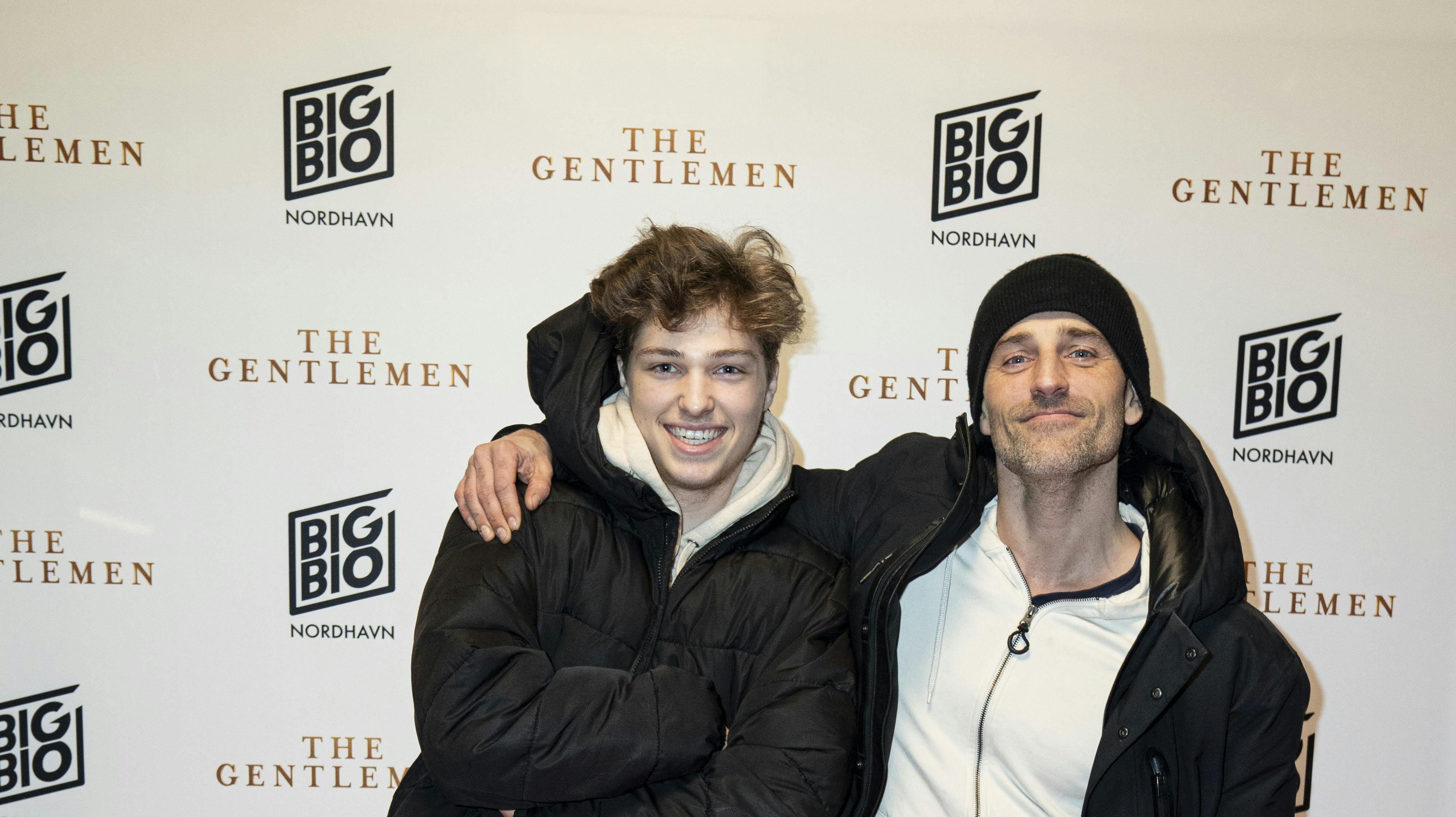 Oscar Bjerrehuus sammen med sin far, Oliver Bjerrehuus.