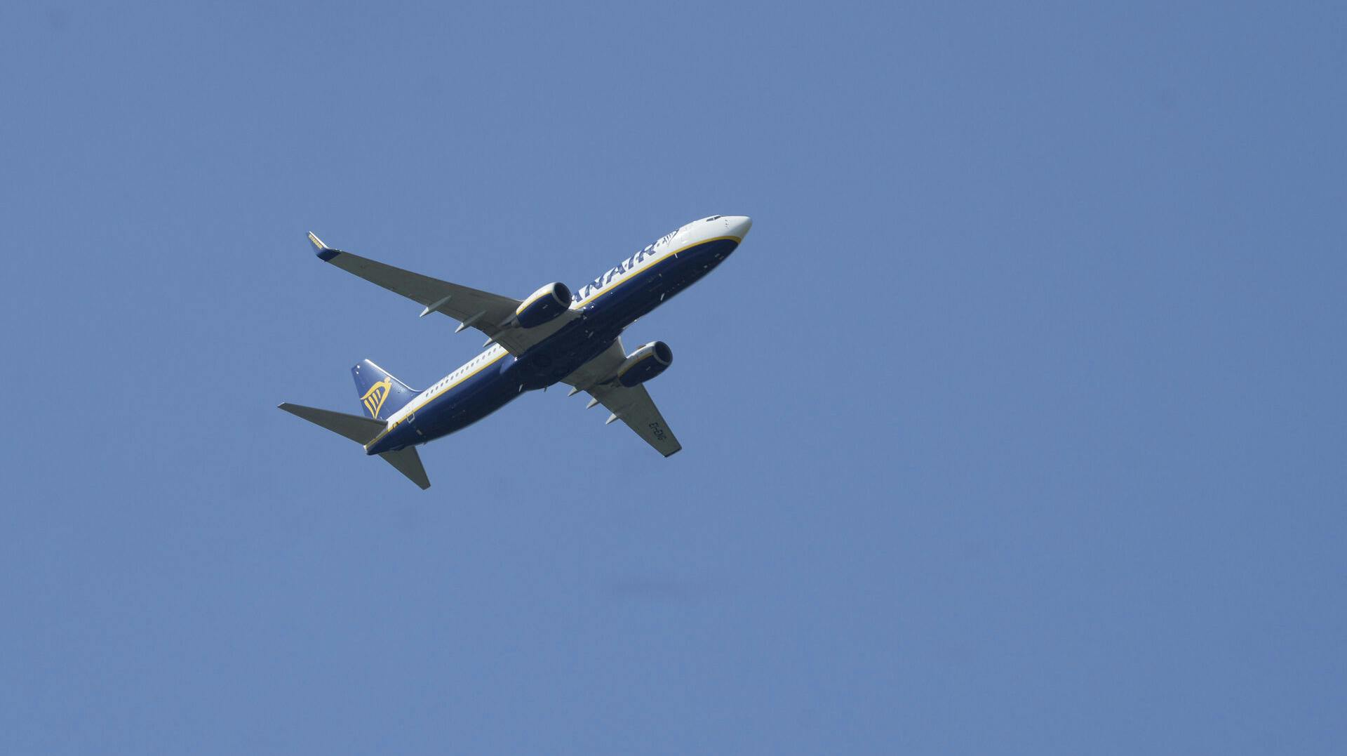 Ryanair aircraft Boeing 737-8AS takes off from Riga International Airport, Latvia July 21, 2022. REUTERS/Ints Kalnins