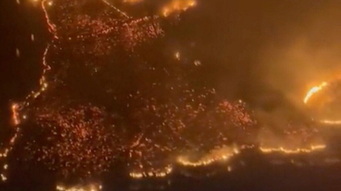 Flammerne har stort set ædt hele Lahaina.