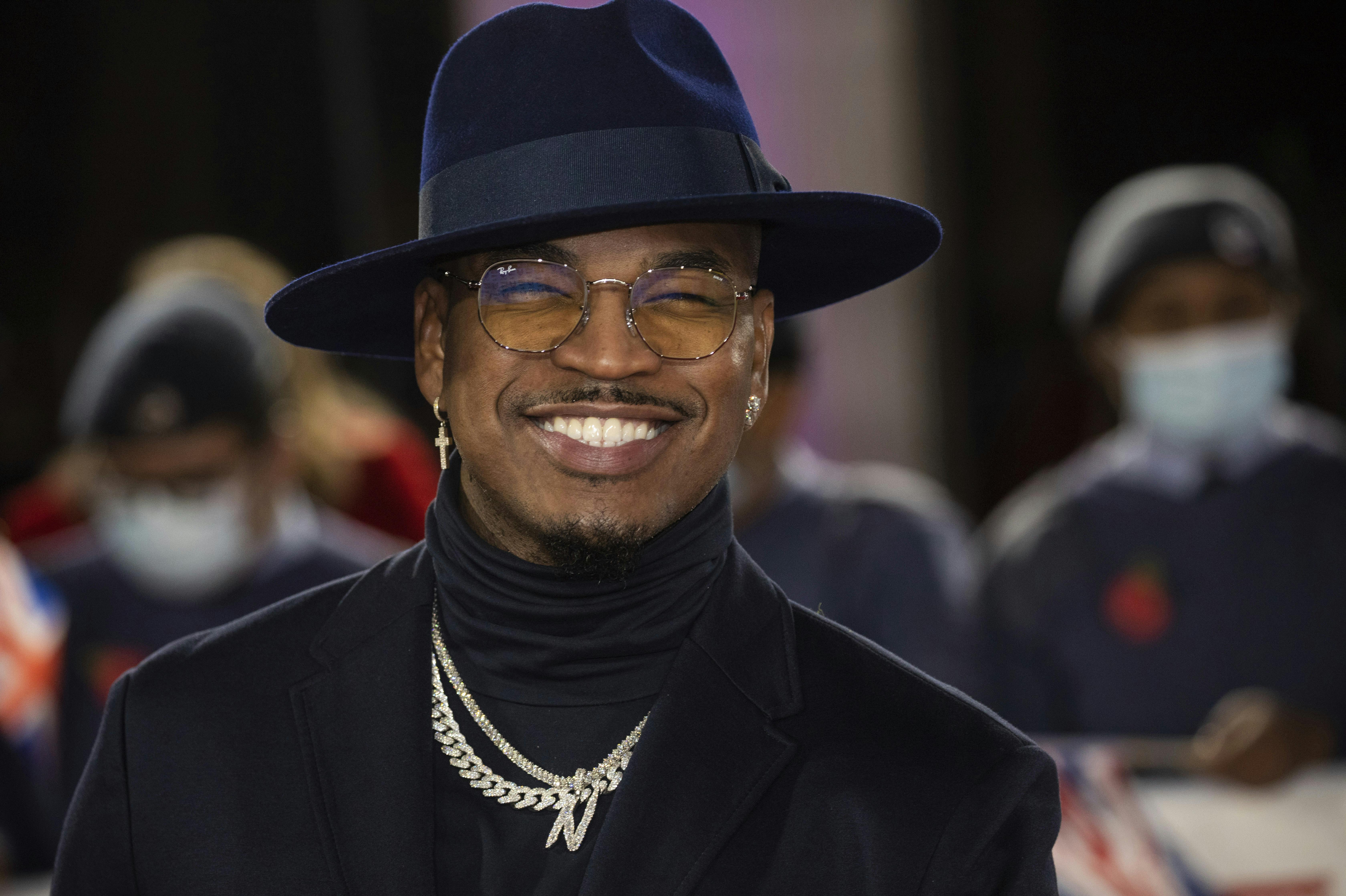 Ne-Yo er endt i noget af en suppedas efter en række udtalelser om transkønnede personer.