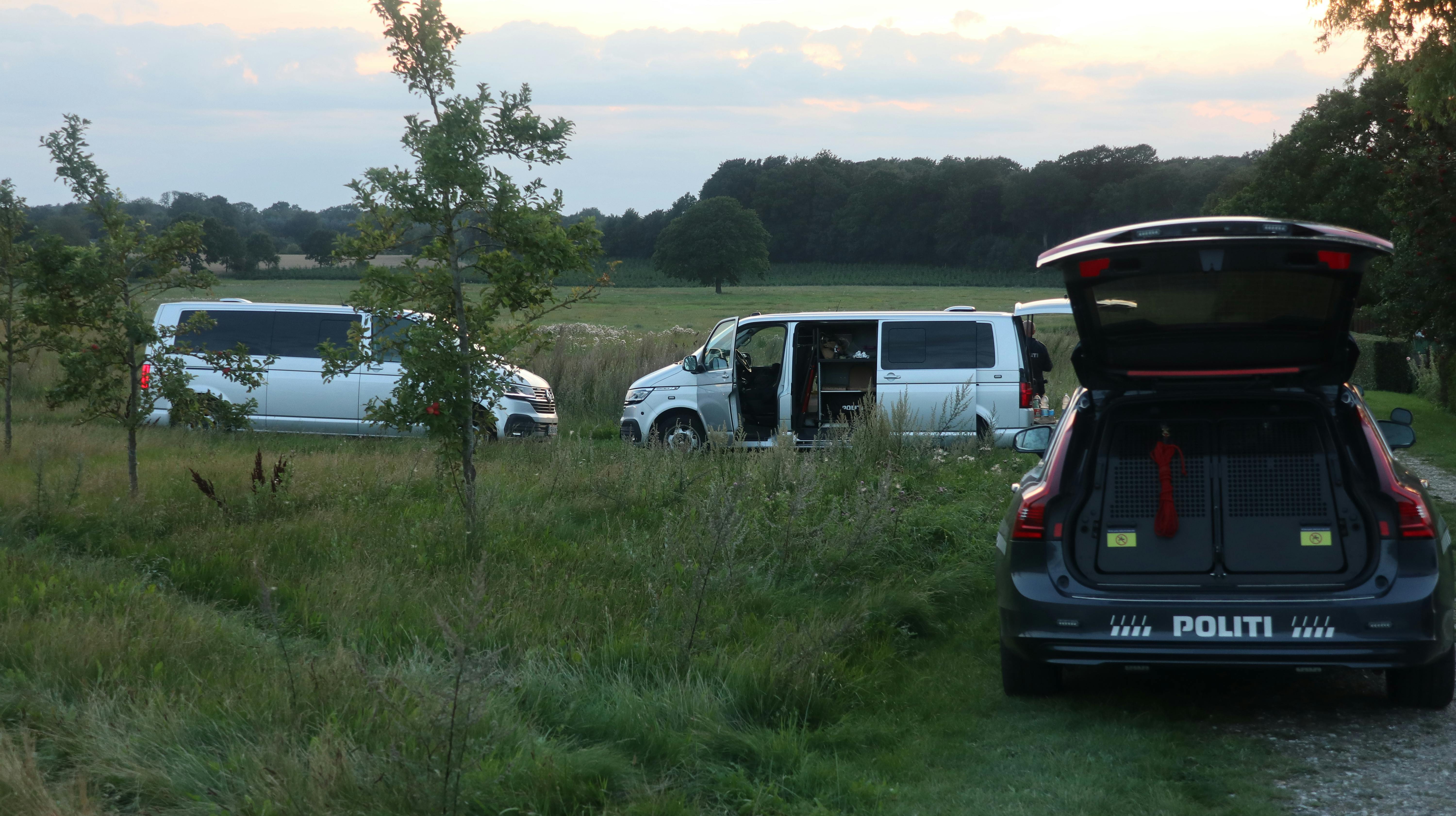 Politiet har de seneste døgn indledt en større eftersøgning af manden – blandt andet ved hjælp af hundepatruljer og droner.