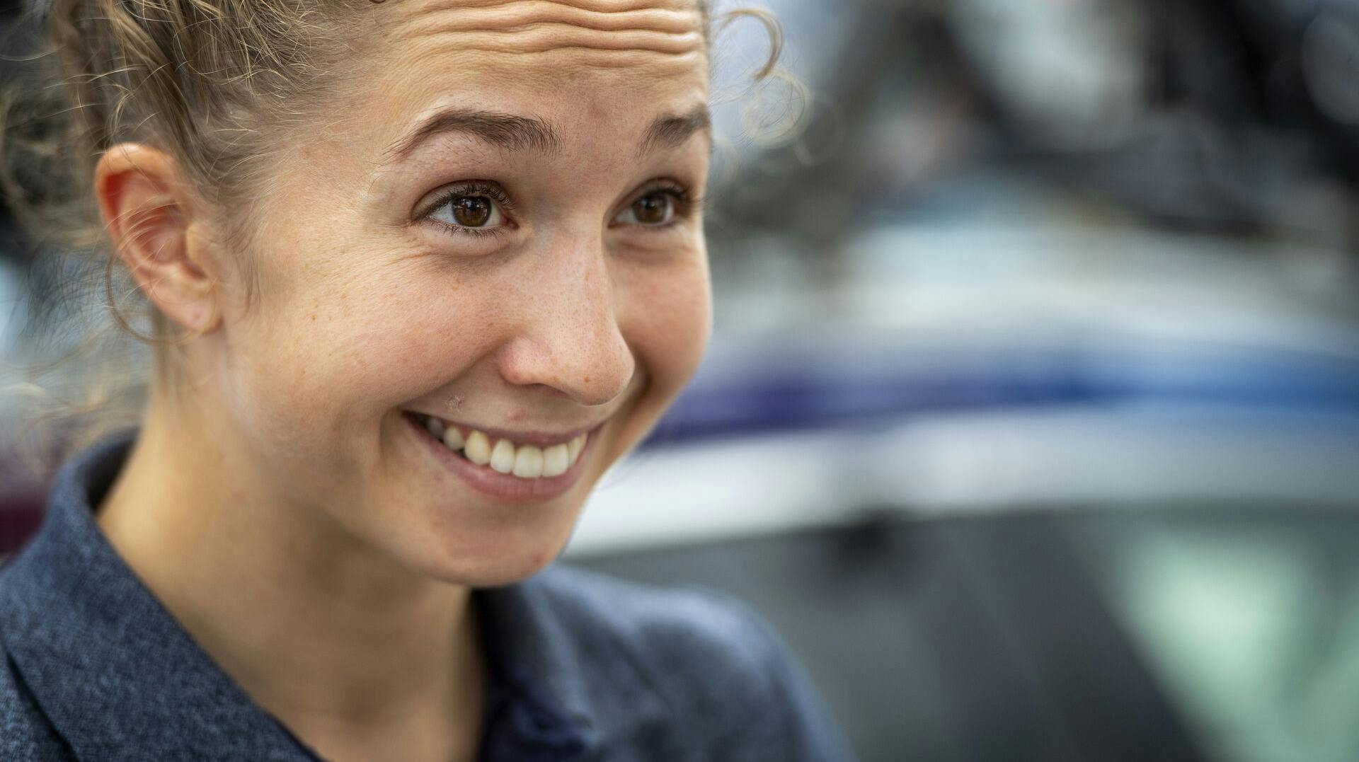 Lotte Kopecky vandt VM i cykling i Glasgow. Cecilie Uttrup Ludwig blev slået på stregen i kampen om sølvet.