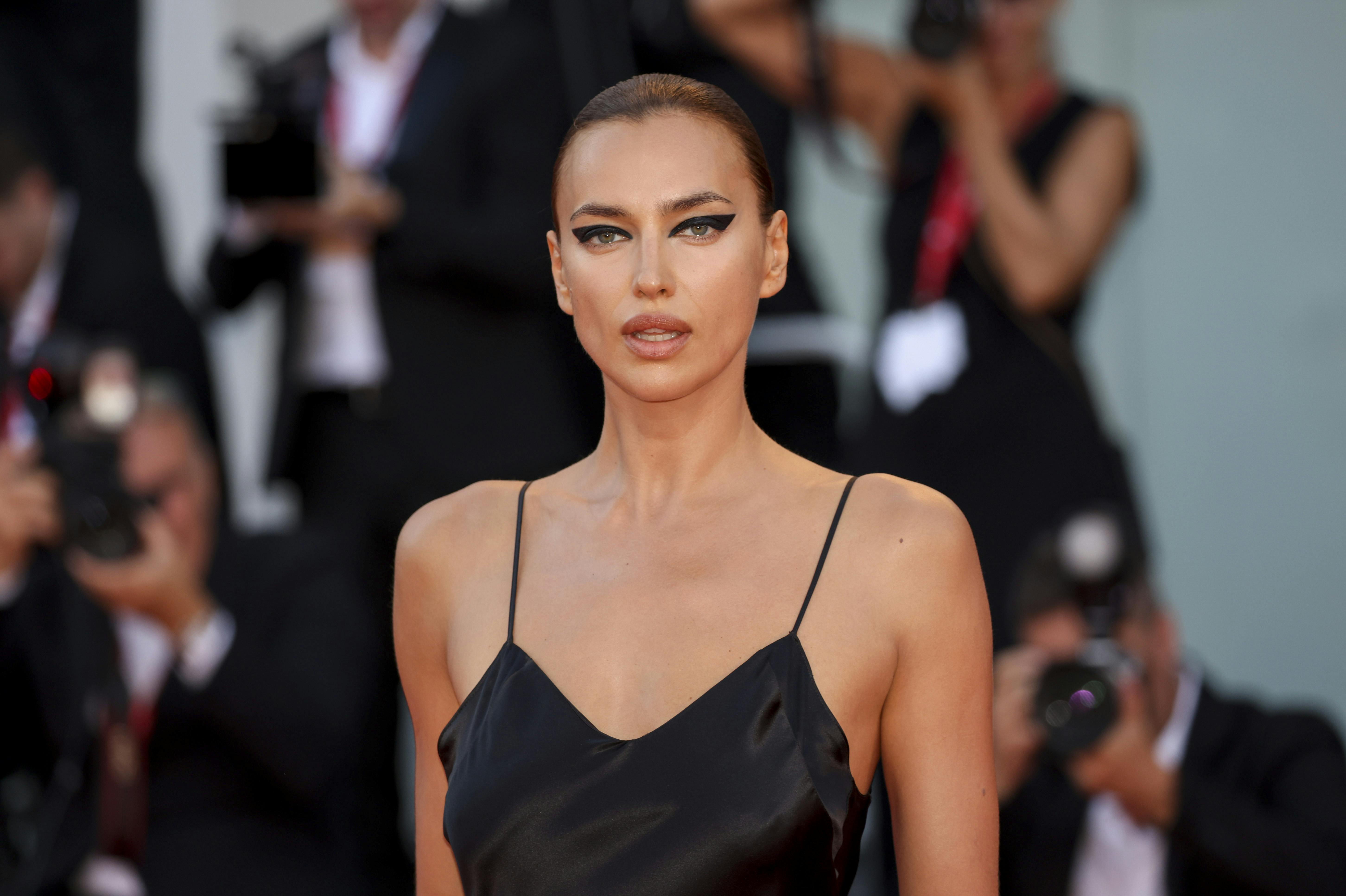 Umiddelbart er der en helt særlig årsag til, at Irina Shayk har skåret flere venner fra.