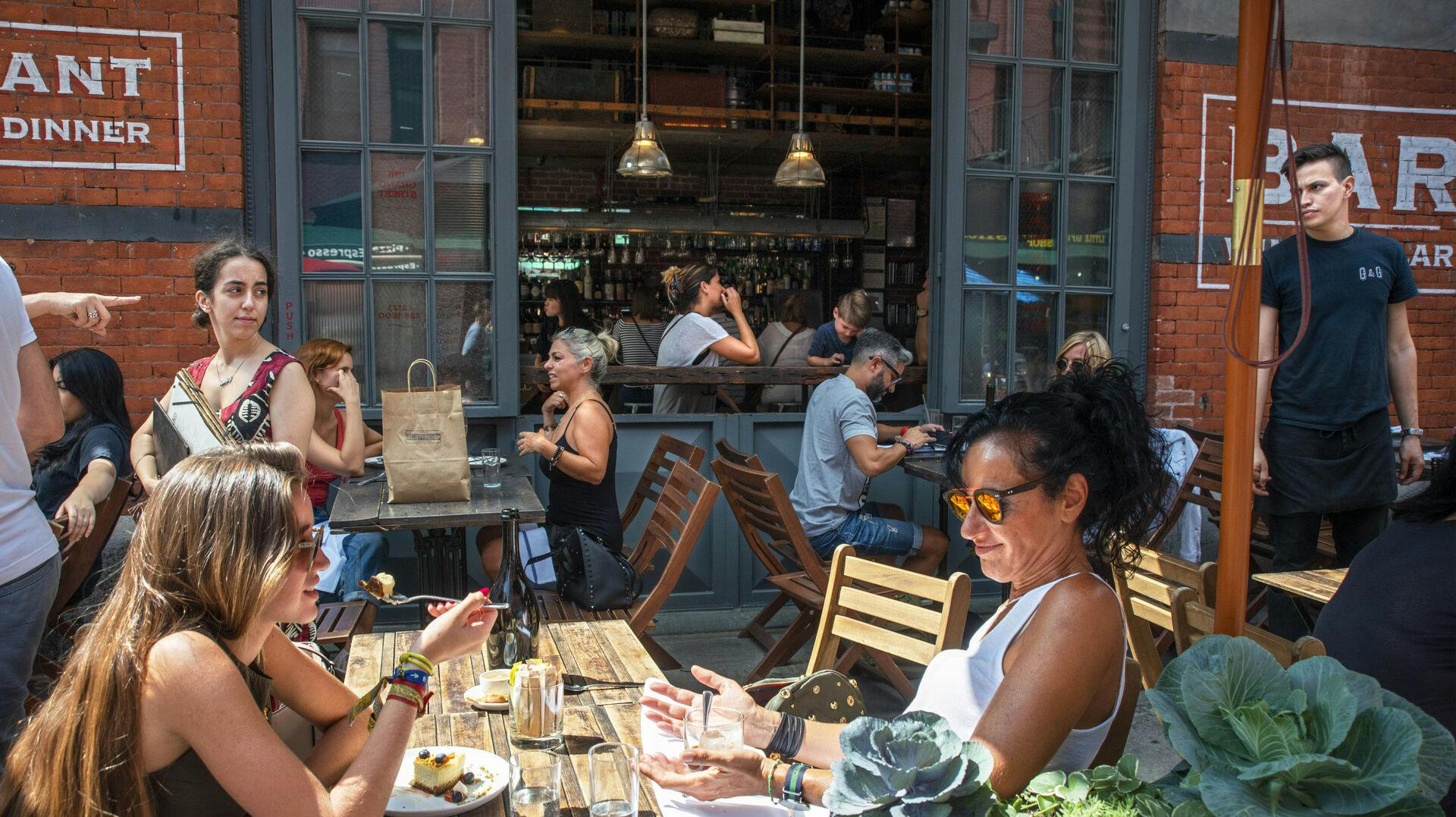 Er dette begyndelsen på en ny æra for bylivet? Kun tiden vil vise, men én ting er sikkert: "Happy hour" har fået en helt ny betydning!