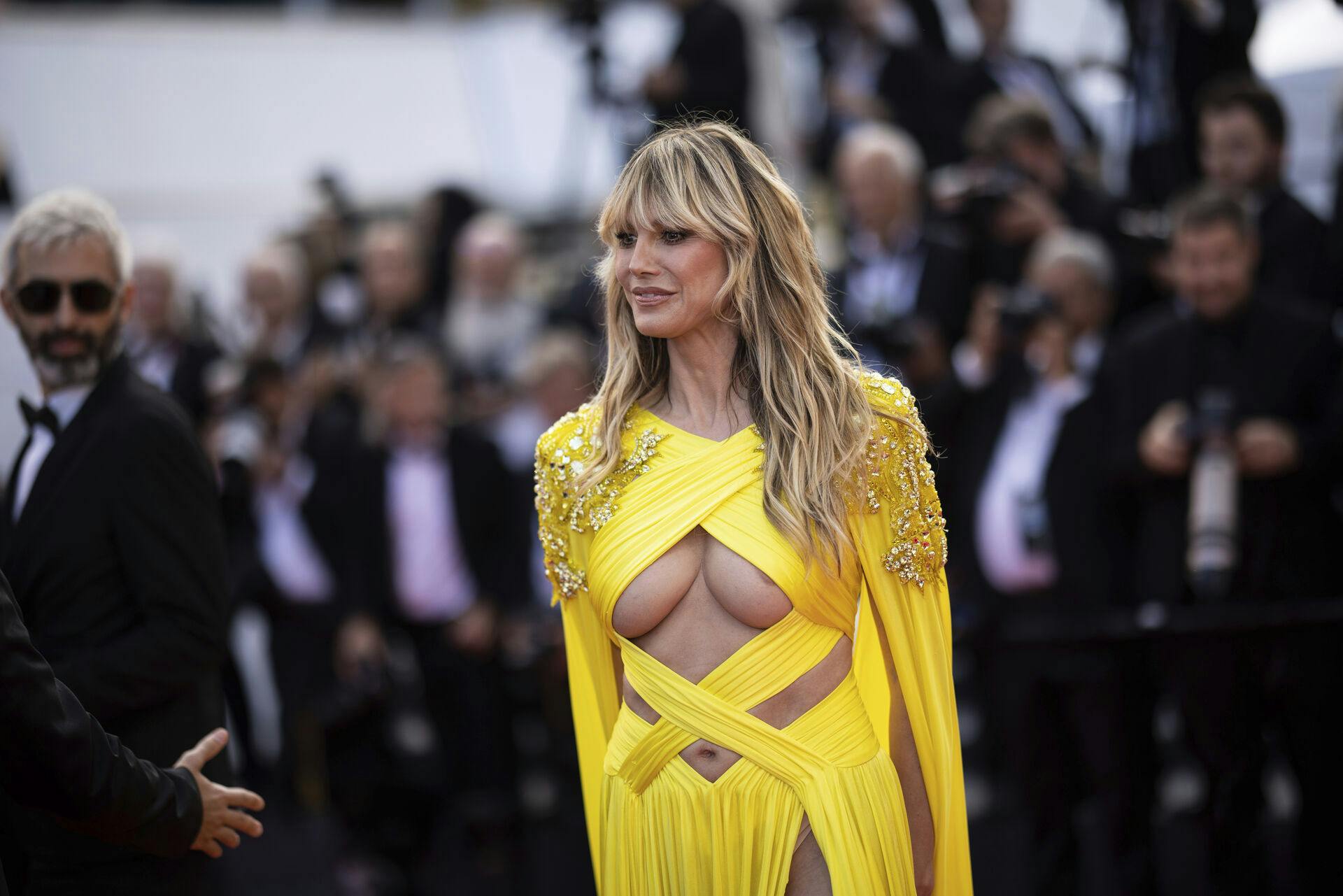 Heidi Klum poses for photographers upon arrival at the premiere of the film 'The Pot-au-Feu' at the 76th international film festival, Cannes, southern France, Wednesday, May 24, 2023. (Photo by Vianney Le Caer/Invision/AP)