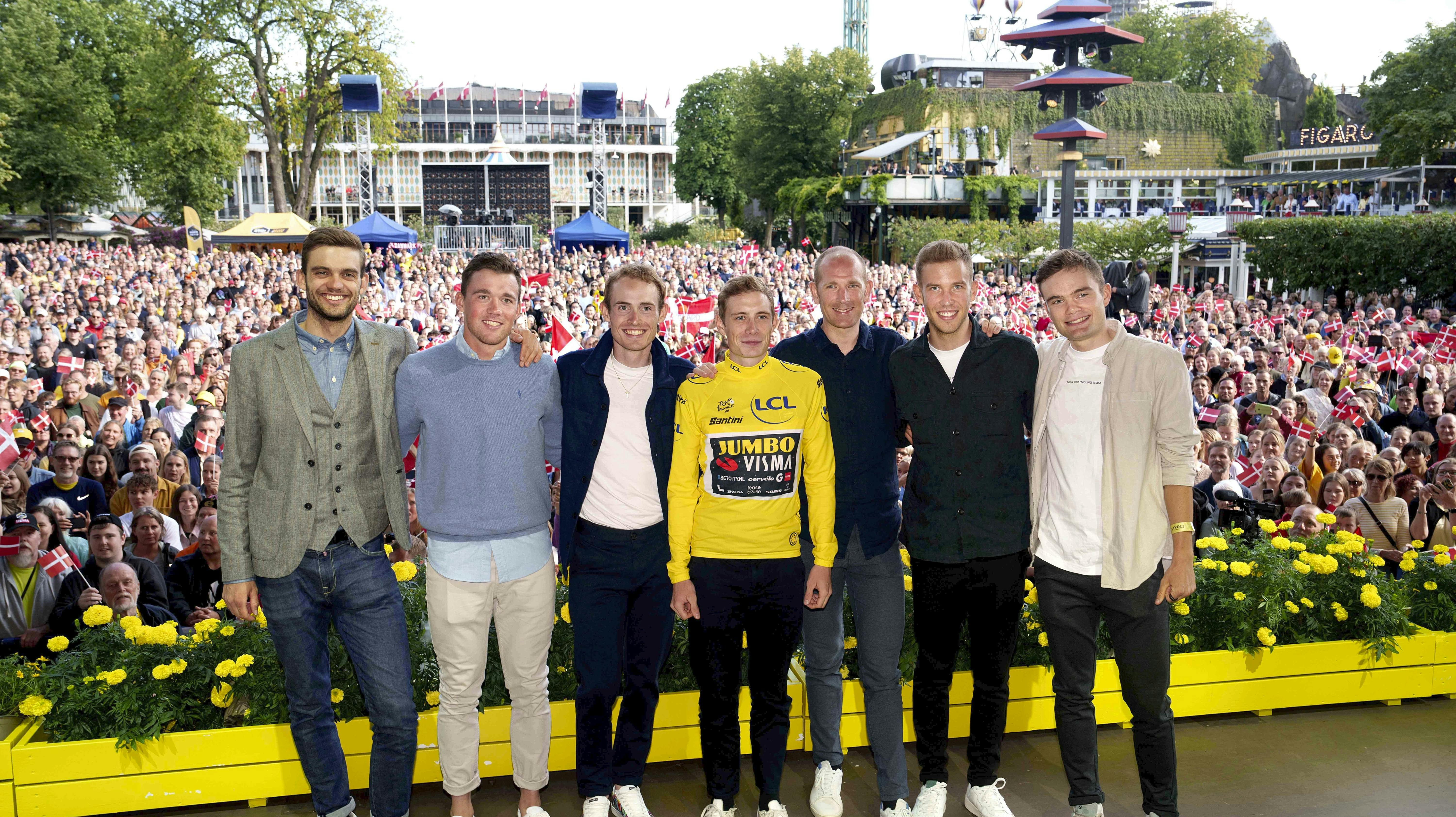 Syv af de 11 Tour-danskere var til stede, da Jonas Vingegaards Tour-sejr blev fejret i Tivoli. 