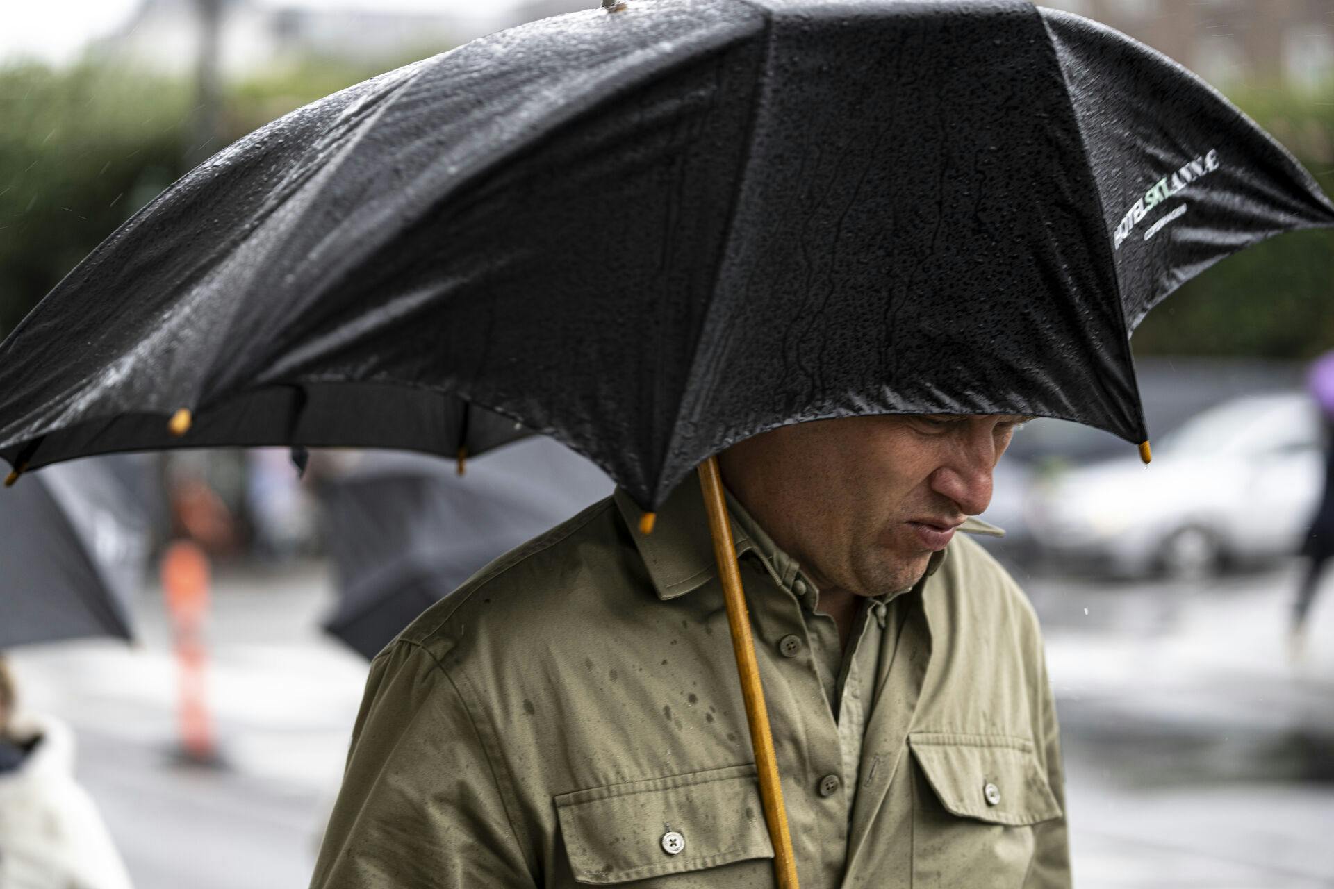 Regn og blæst rammer København mandag den 7. august 2023. Lavtryk, regnvejr og kraftig blæst rammer Danmark.. (Foto: Thomas Traasdahl/Ritzau Scanpix)