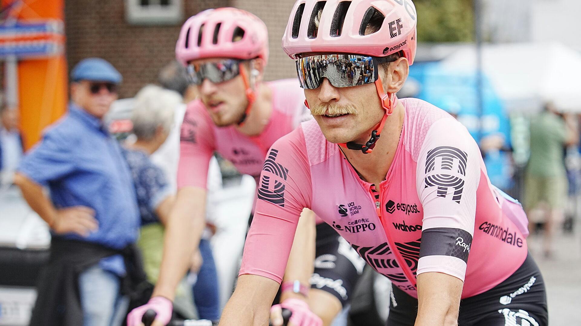 Det var en oplagt Magnus Cort, der trillede mod starten af Danmark Rundt i Aalborg.