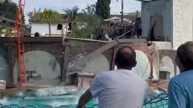 Et show i Europa Park gik helt galt, da scenen styrtede sammen midt i opvisningen.