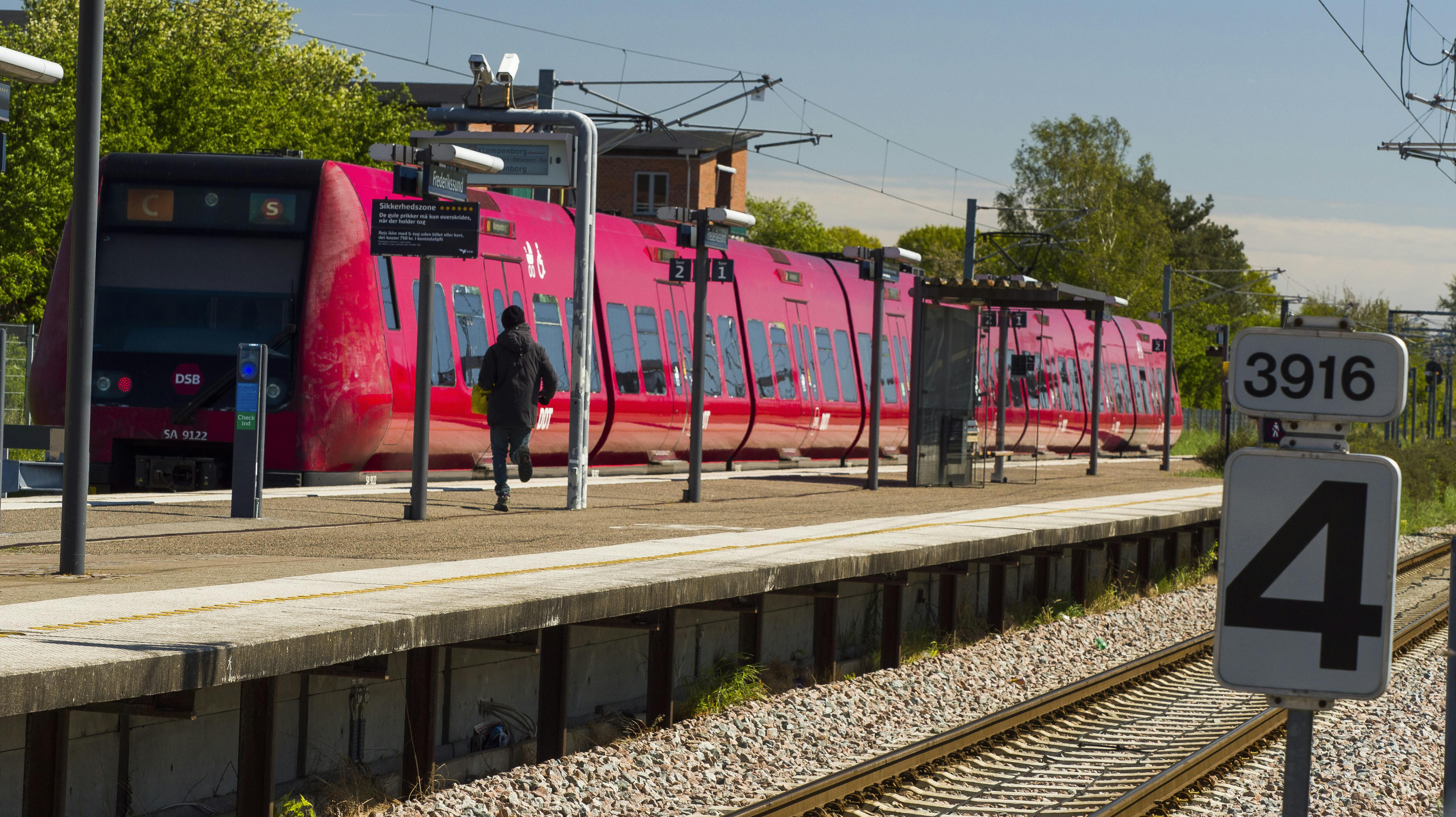 To unge kvinder blev mandag aften overfaldet af en mand tæt ved Frederikssund station.