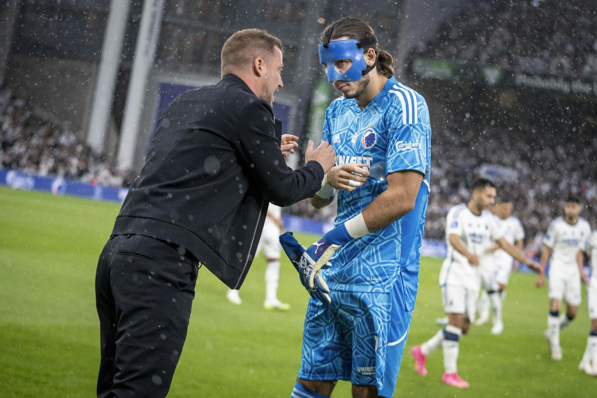 FC København-målmanden kom hjem med en sejr – måske også med en pølse.