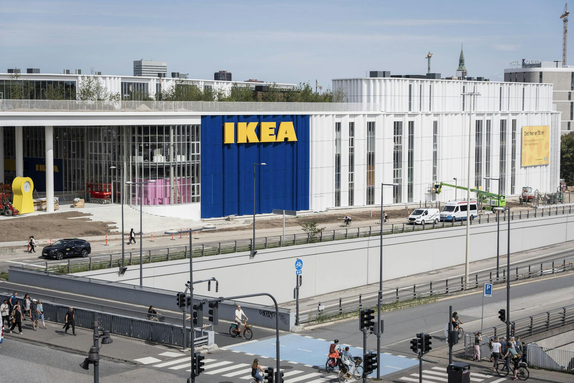 Ved Fisketorvet i København åbner onsdag en ny Ikea. Det er første gang, at butikskæden åbner en butik inde i en by.
