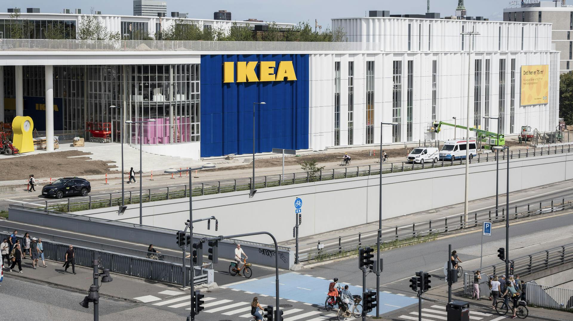 Ved Fisketorvet i København åbner onsdag en ny Ikea. Det er første gang, at butikskæden åbner en butik inde i en by.