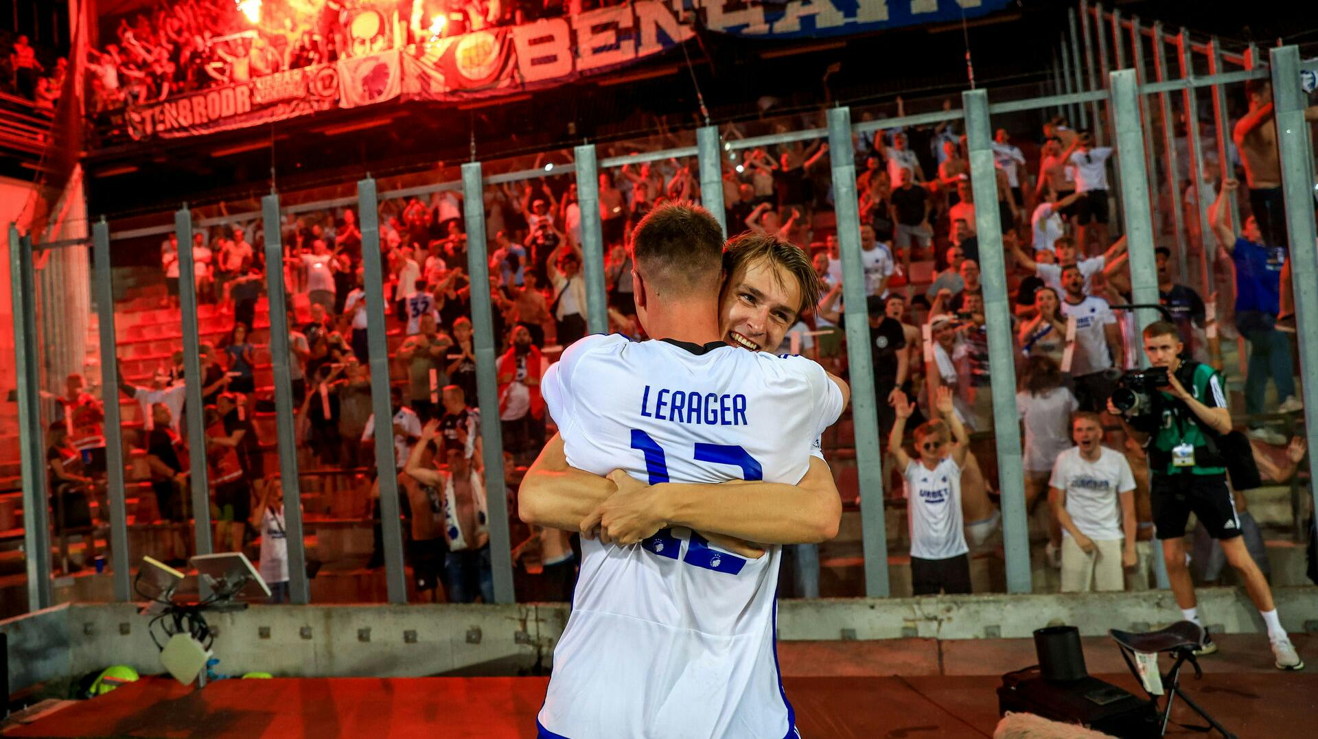 Det kan være, FCK må klare sig uden udefans til holdets næste kamp i Polen i Champions League-kvalifikationen.