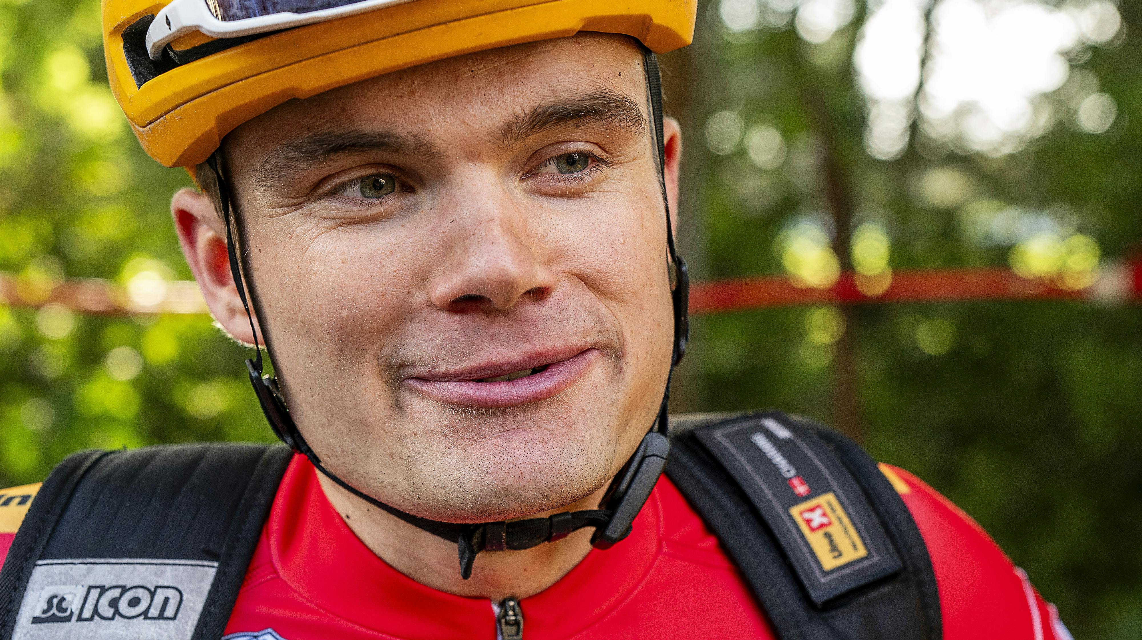 Anthon Charmig kan smile over en ny kontrakt på det allerhøjeste niveau i cykelsporten.