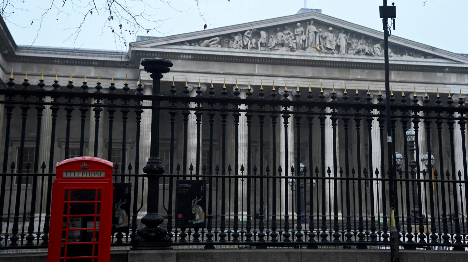 En ansat er mistænkt for at stjæle fra British Museum.