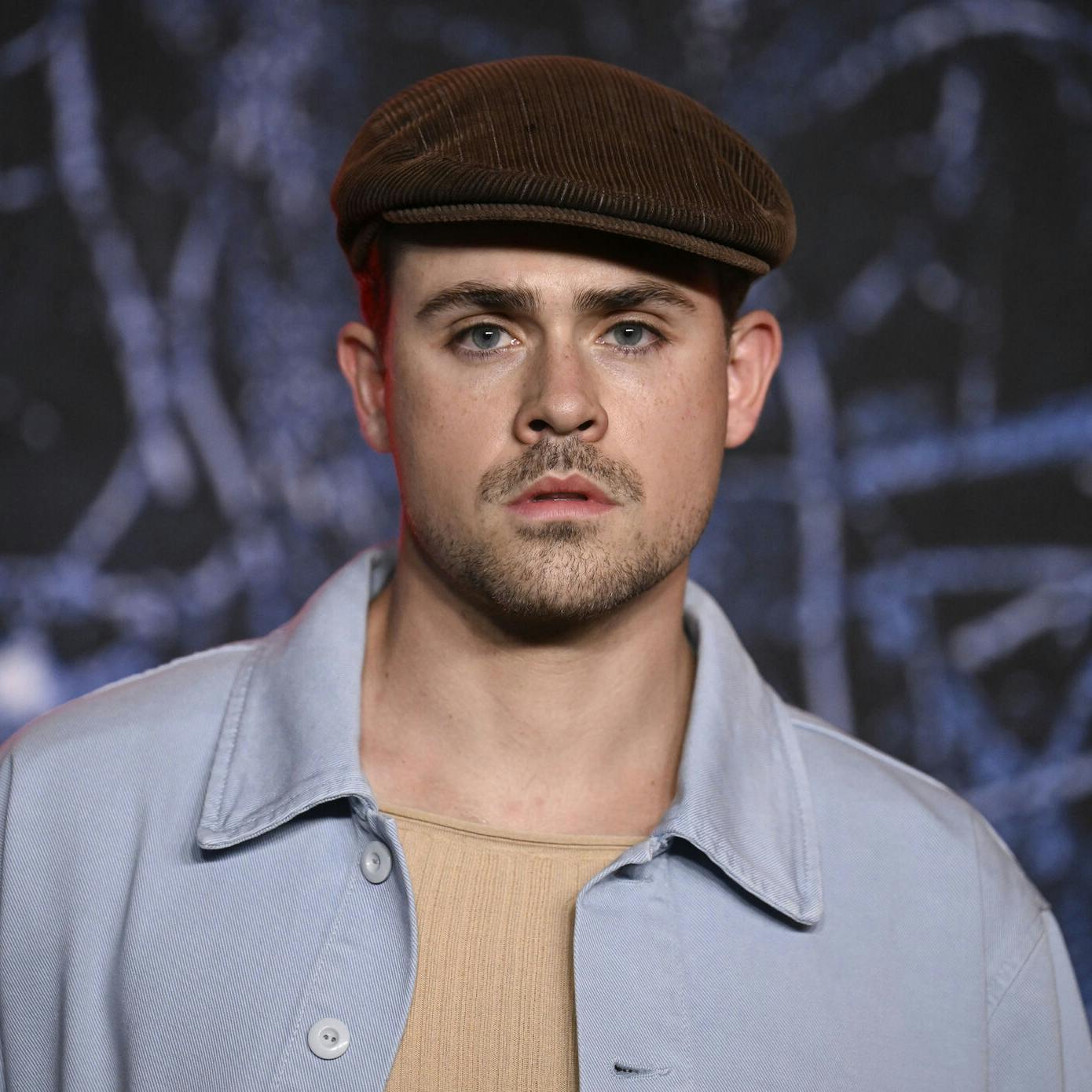 Det er ikke svært at forstå, hvorfor kvinden er faldet for "Stranger Things"-pretty boy Dacre Montgomery.