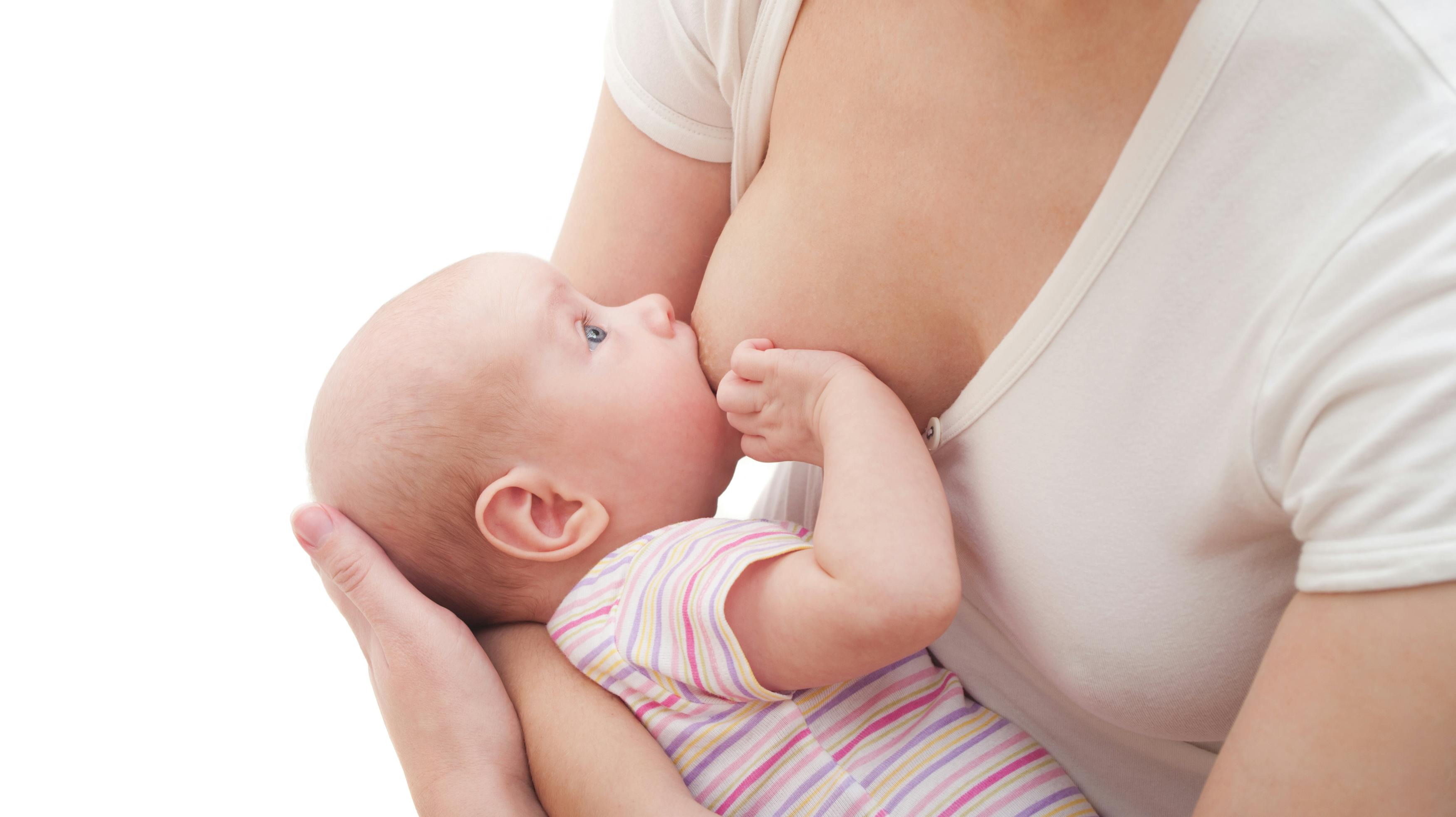 To søstre røg i totterne på hinanden, da den ene søster ammede sin nevø.