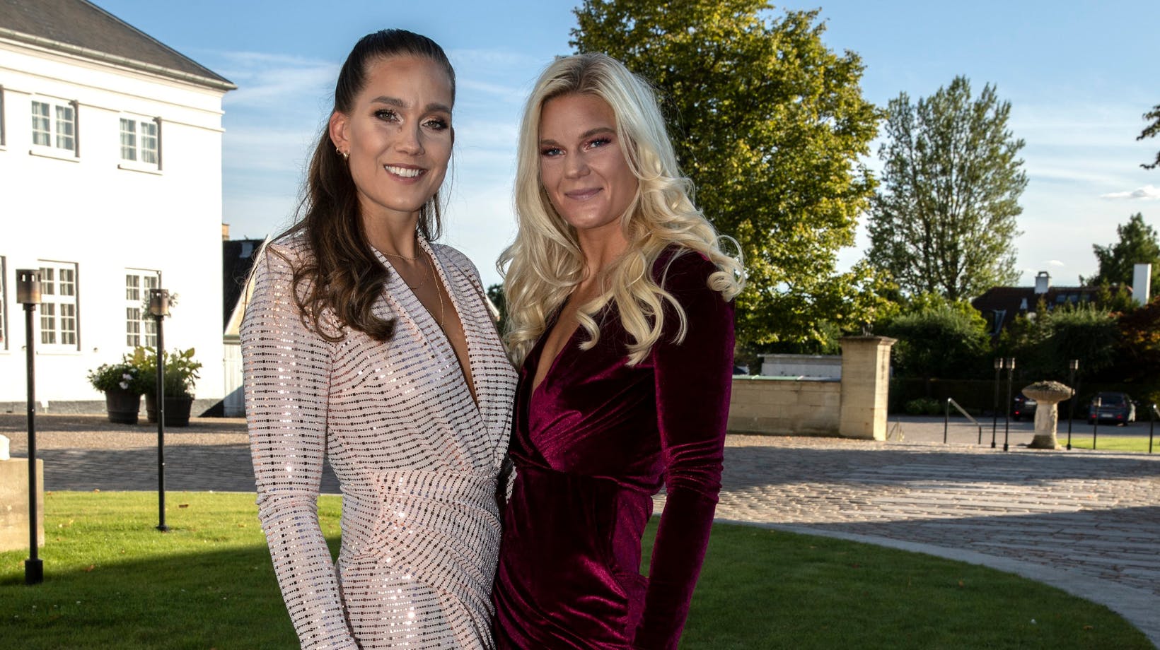 Rasmine og Cathrine Laudrup-Dufour skal giftes igen. Det afslører parret på Instagram.