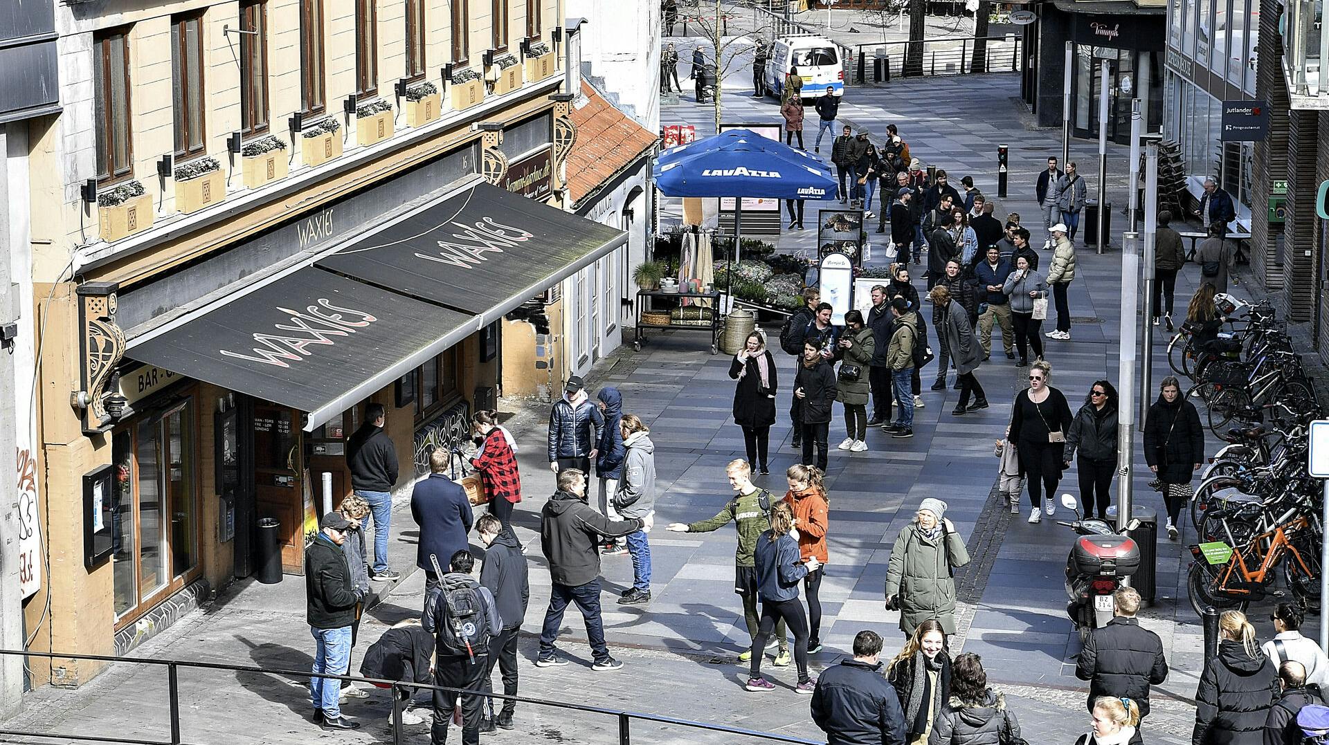En 43-årig mand bliver torsdag fremstillet i grundlovsforhør, sigtet for at have et supermarked i starten af juli.
