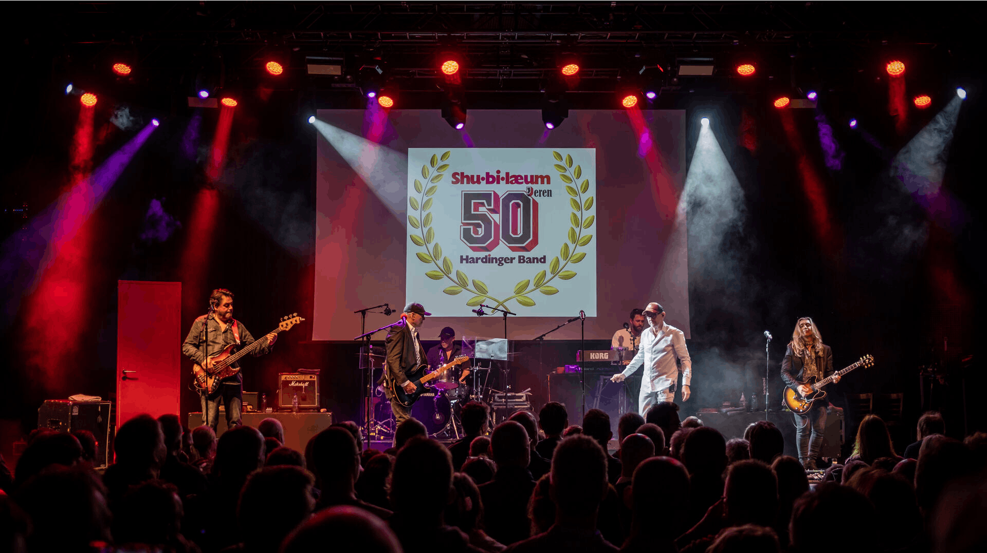 Det danske band Hardinger Band spiller koncert på spillestedet Amager Bio i København, d 15/4 2023.