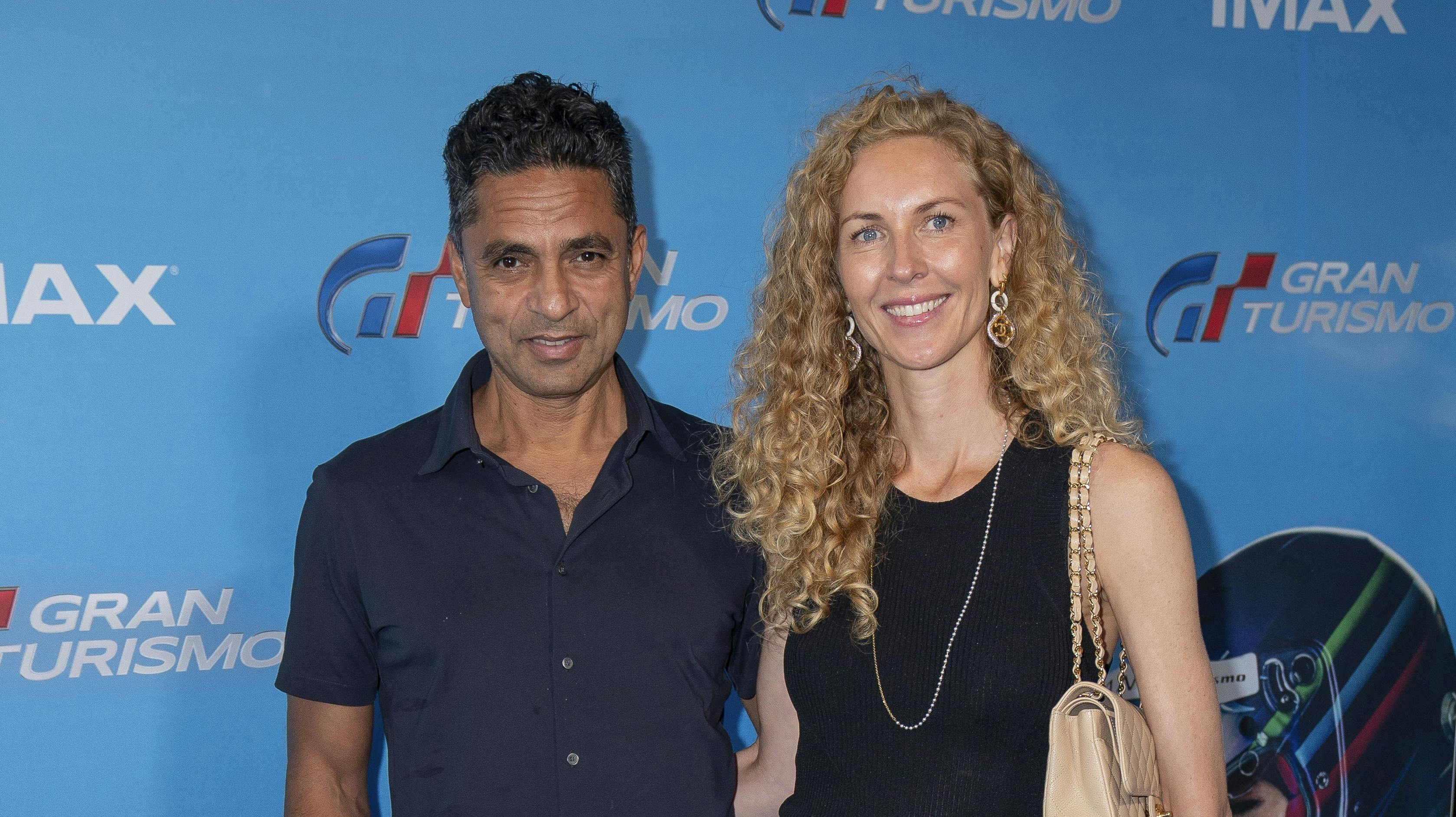 Der er god grund til at smile for Manu Sareen og kæresten Maria.
