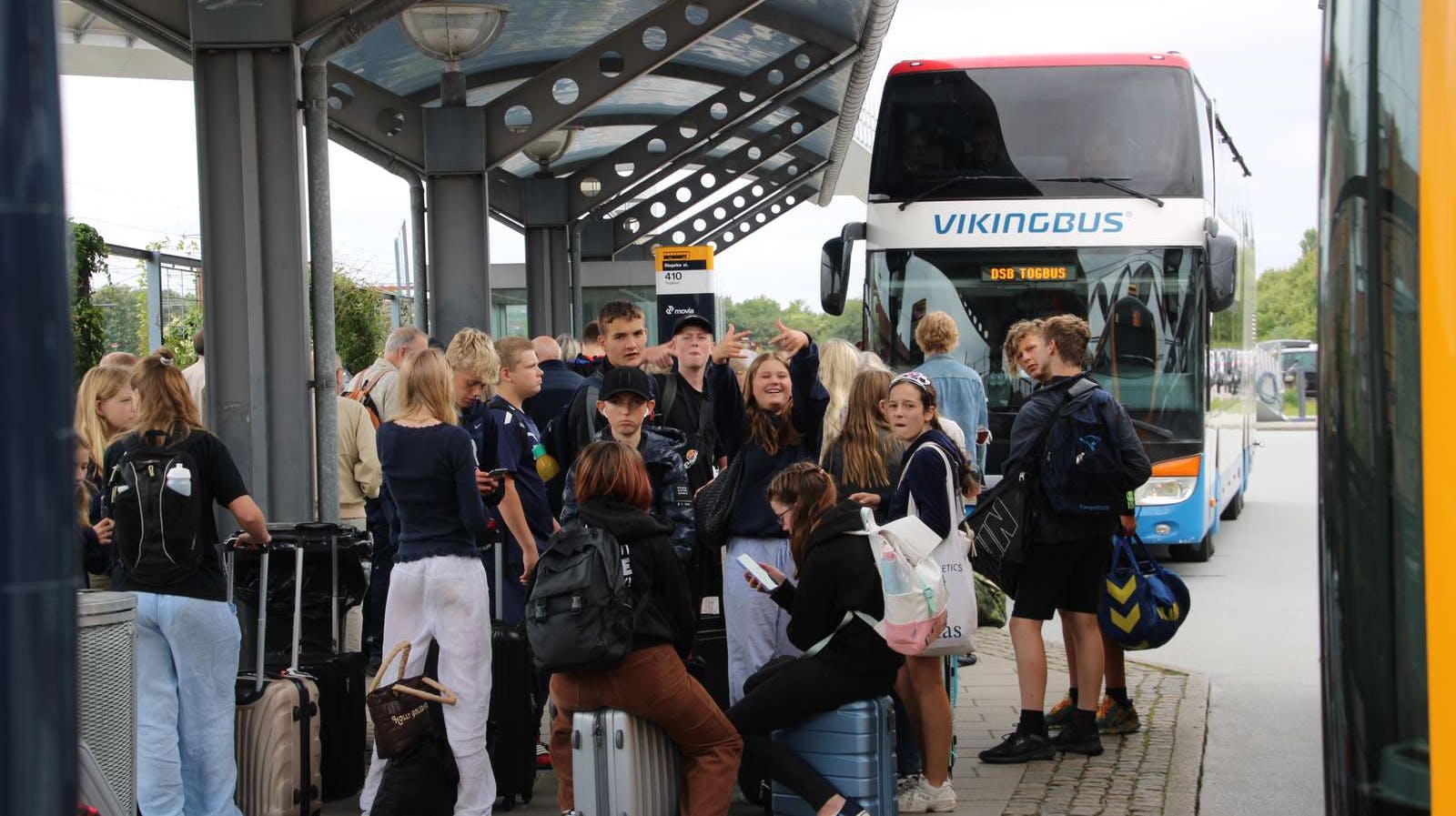 Her gør de rejsende på Slagelse station klar til at tage togbussen.